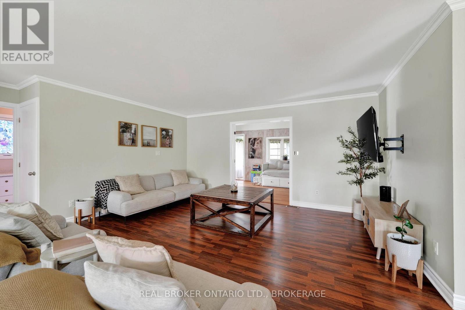 18 FROST AVENUE - 11