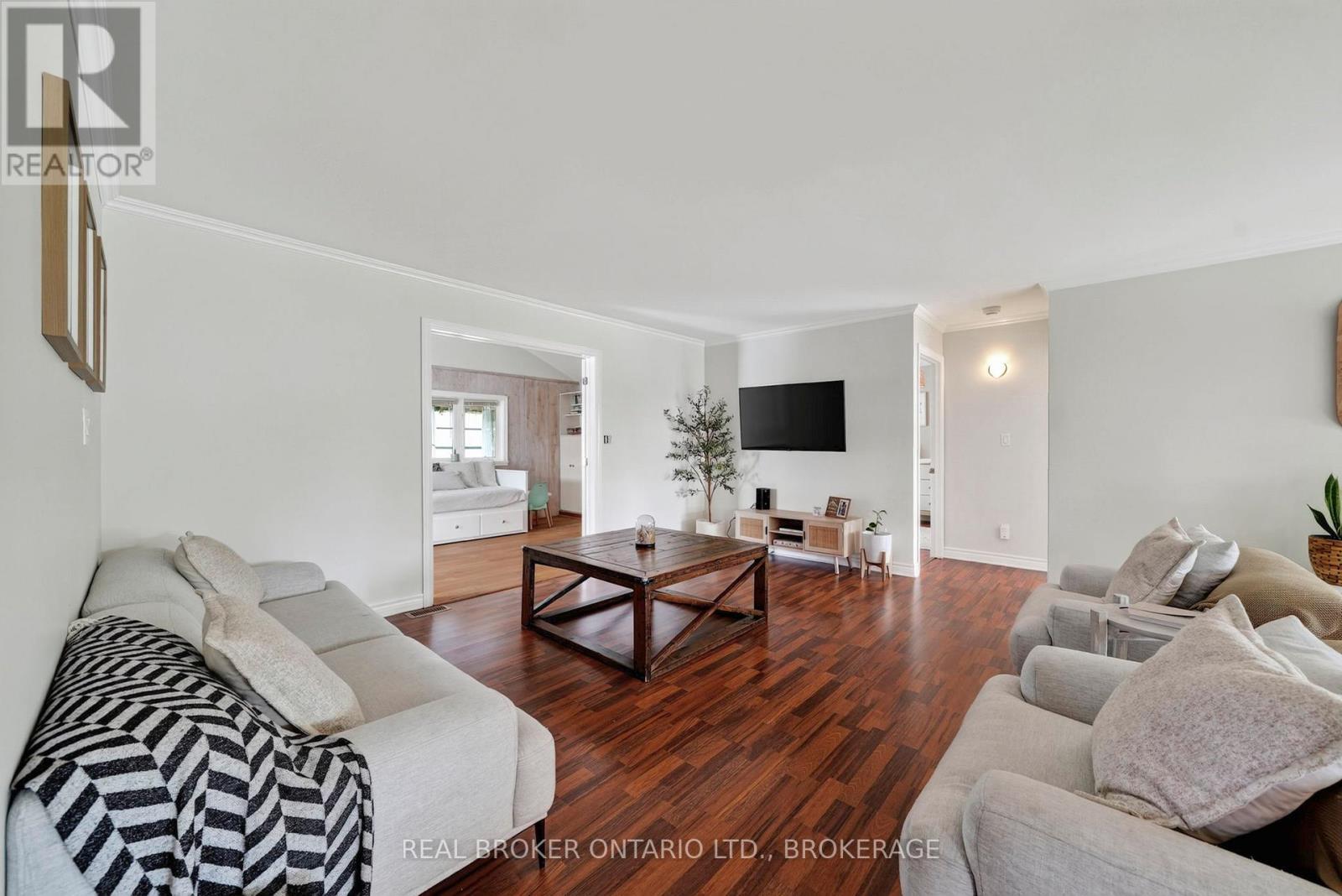 18 FROST AVENUE - 13