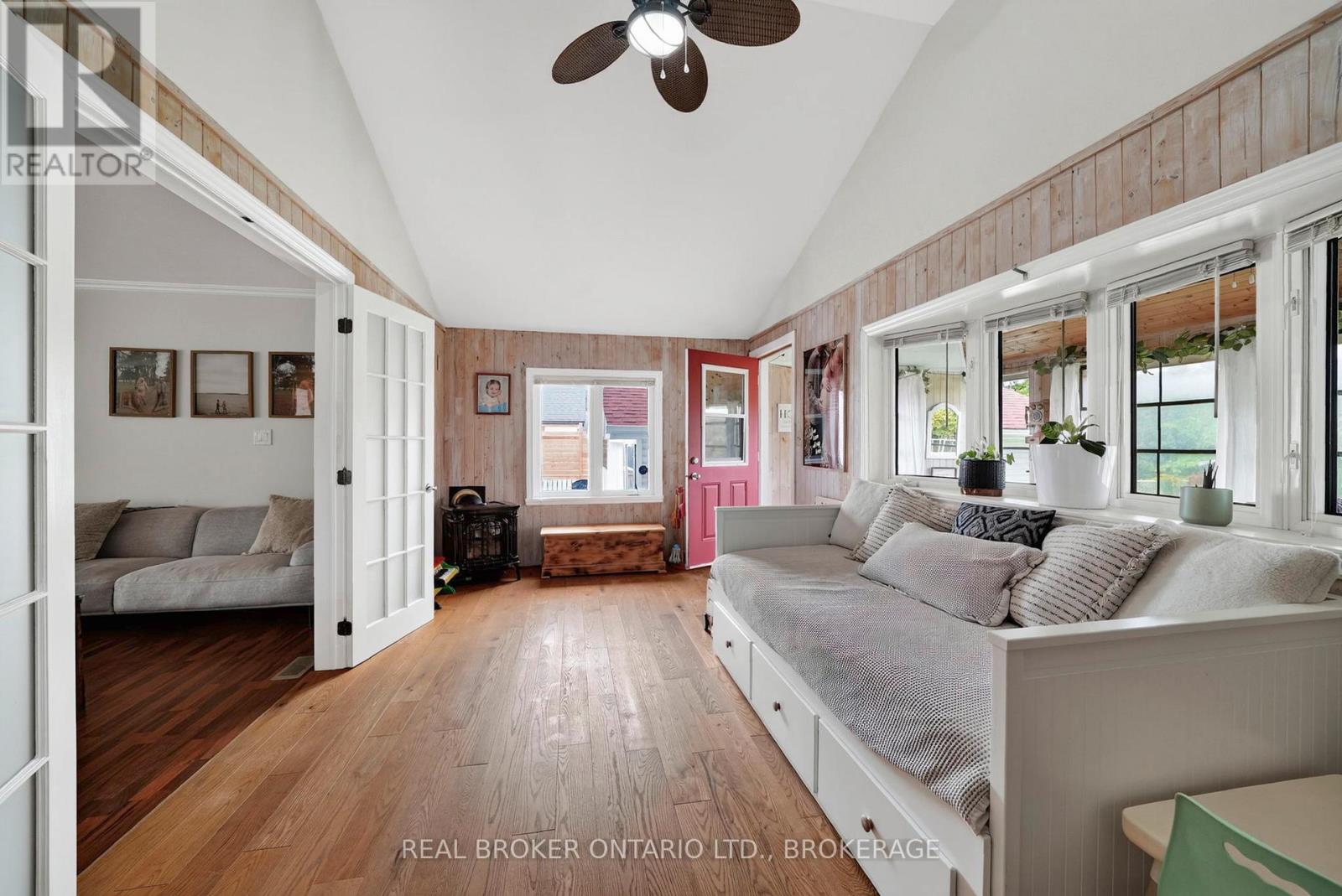 18 FROST AVENUE - 17