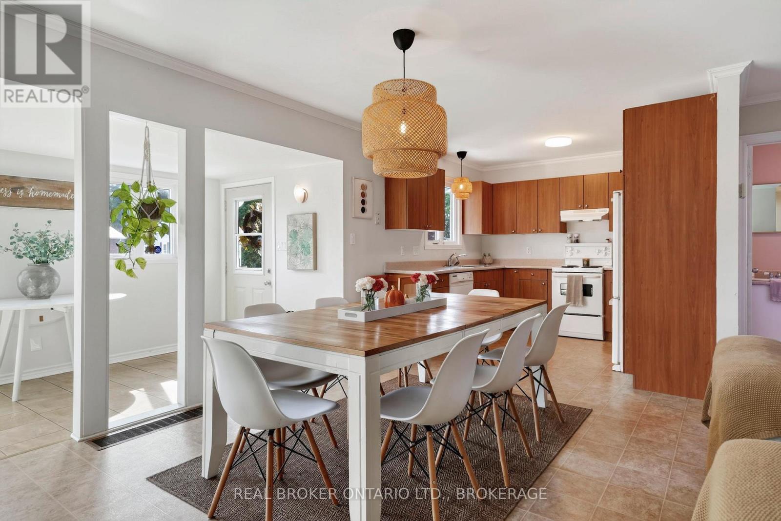 18 FROST AVENUE - 6
