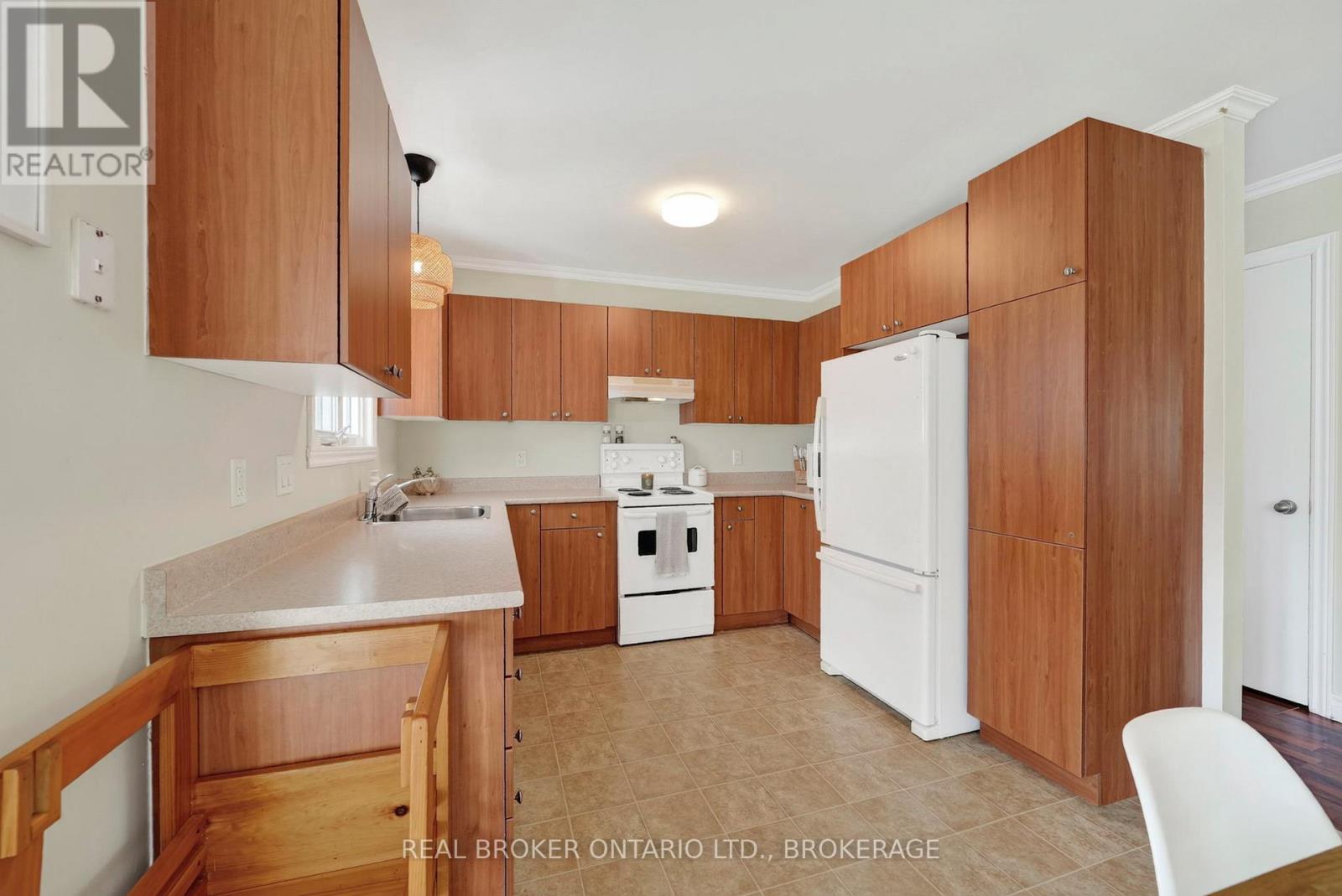 18 FROST AVENUE - 8