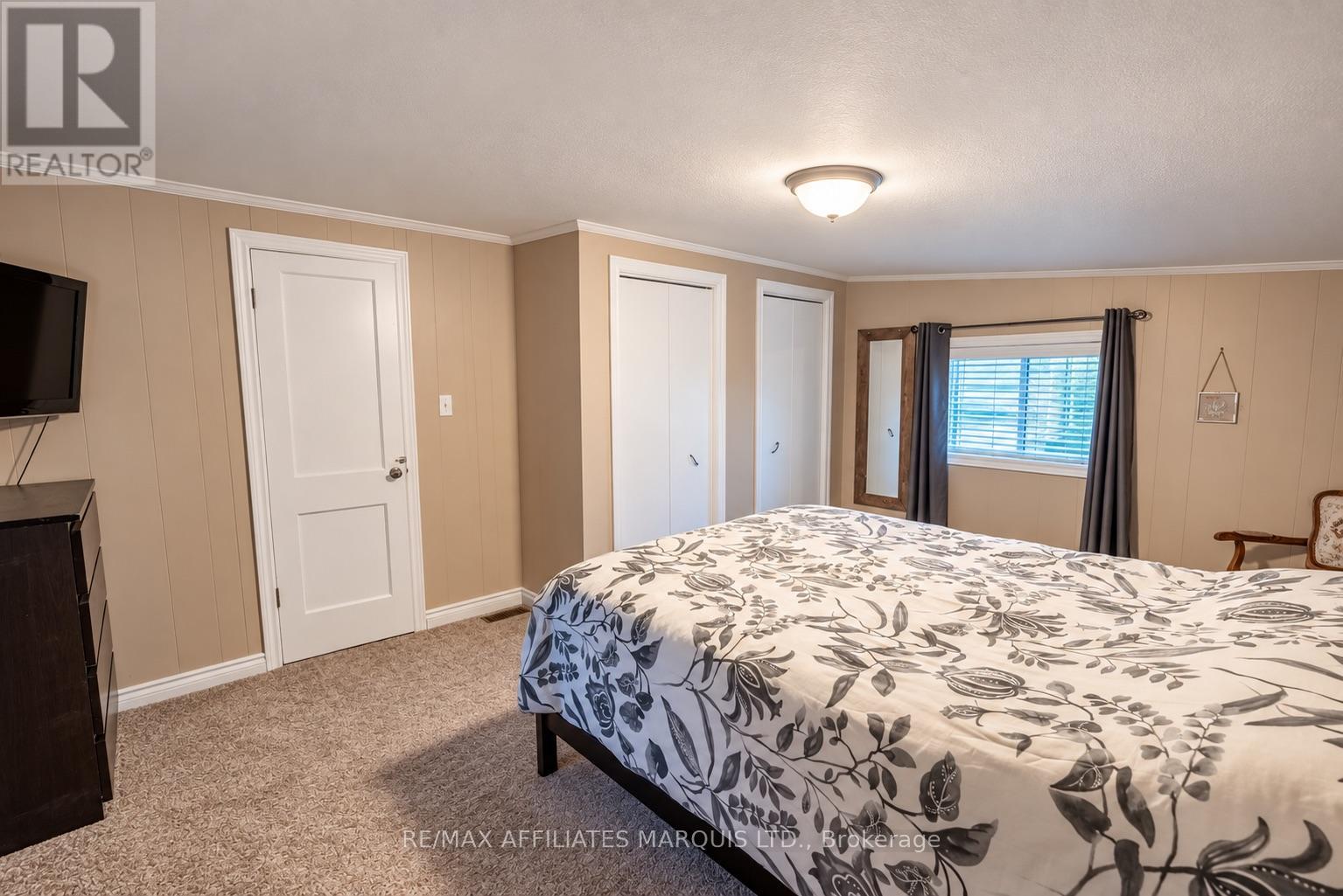 311 FOURTH STREET W - Image 15