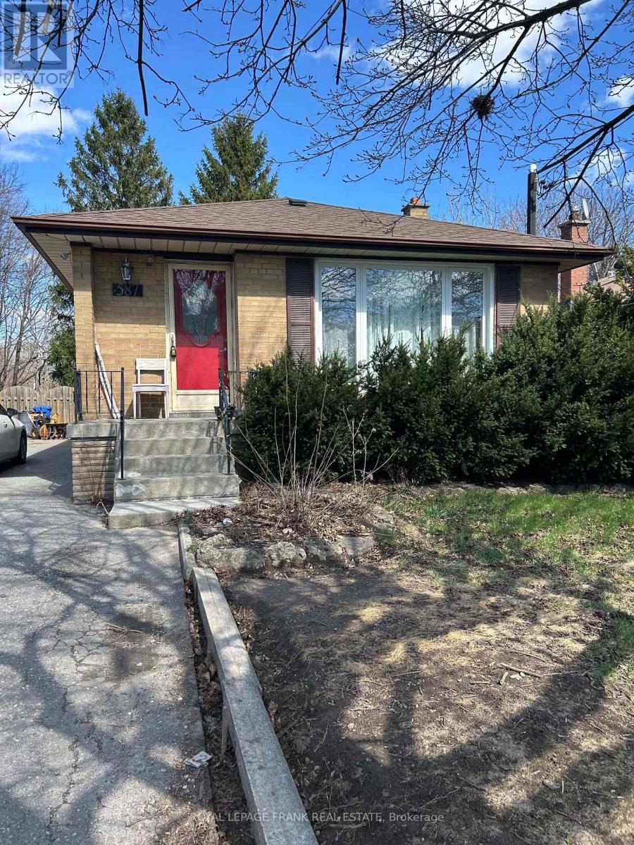 587 Harmony Road South, Oshawa, ON