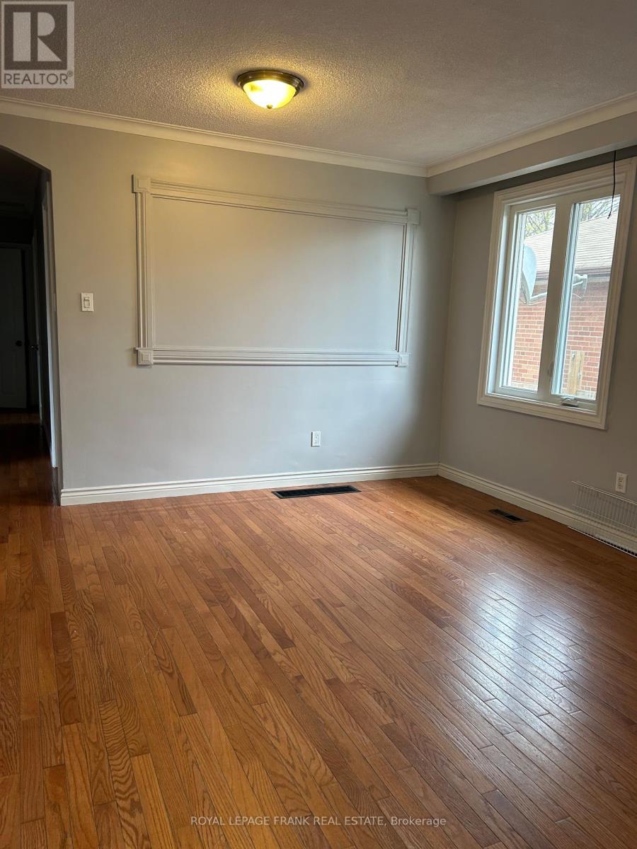 587 Harmony Road South, Oshawa, ON photo 5