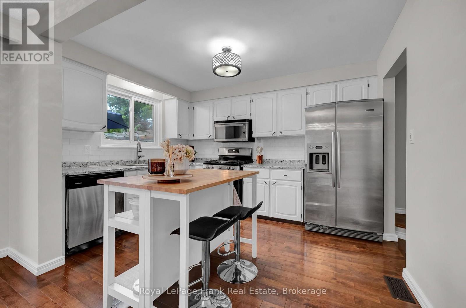 117 LAWRENCE CRESCENT - Image 14