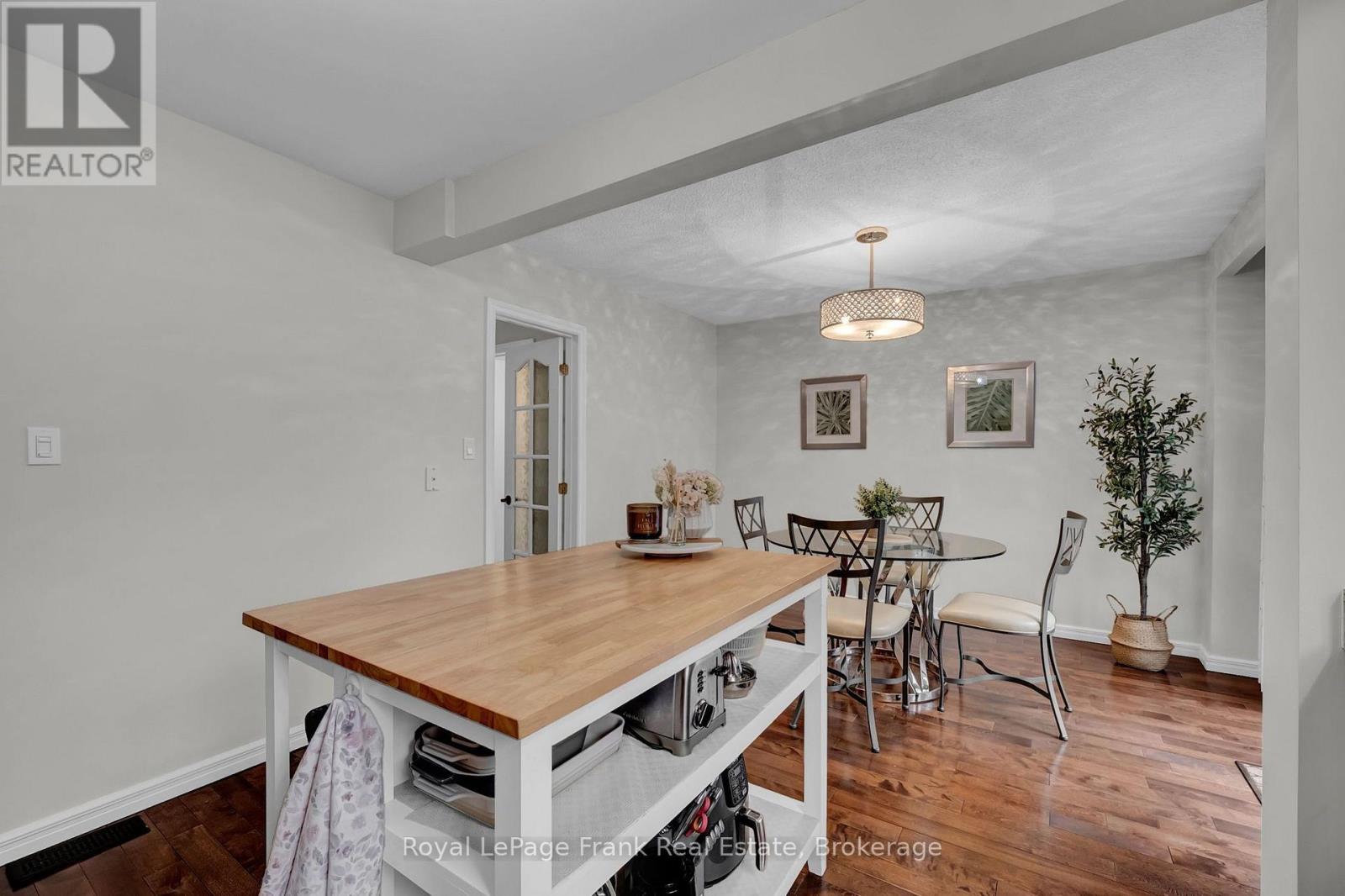 117 LAWRENCE CRESCENT - Image 19
