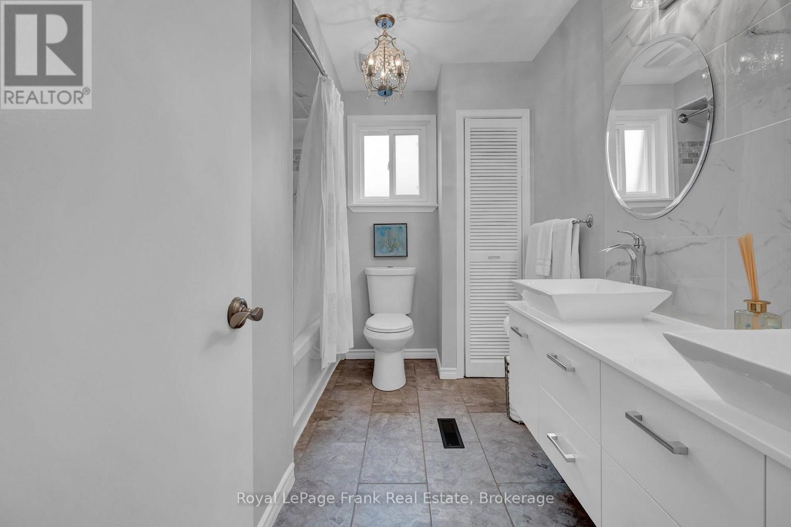 117 LAWRENCE CRESCENT - Image 24