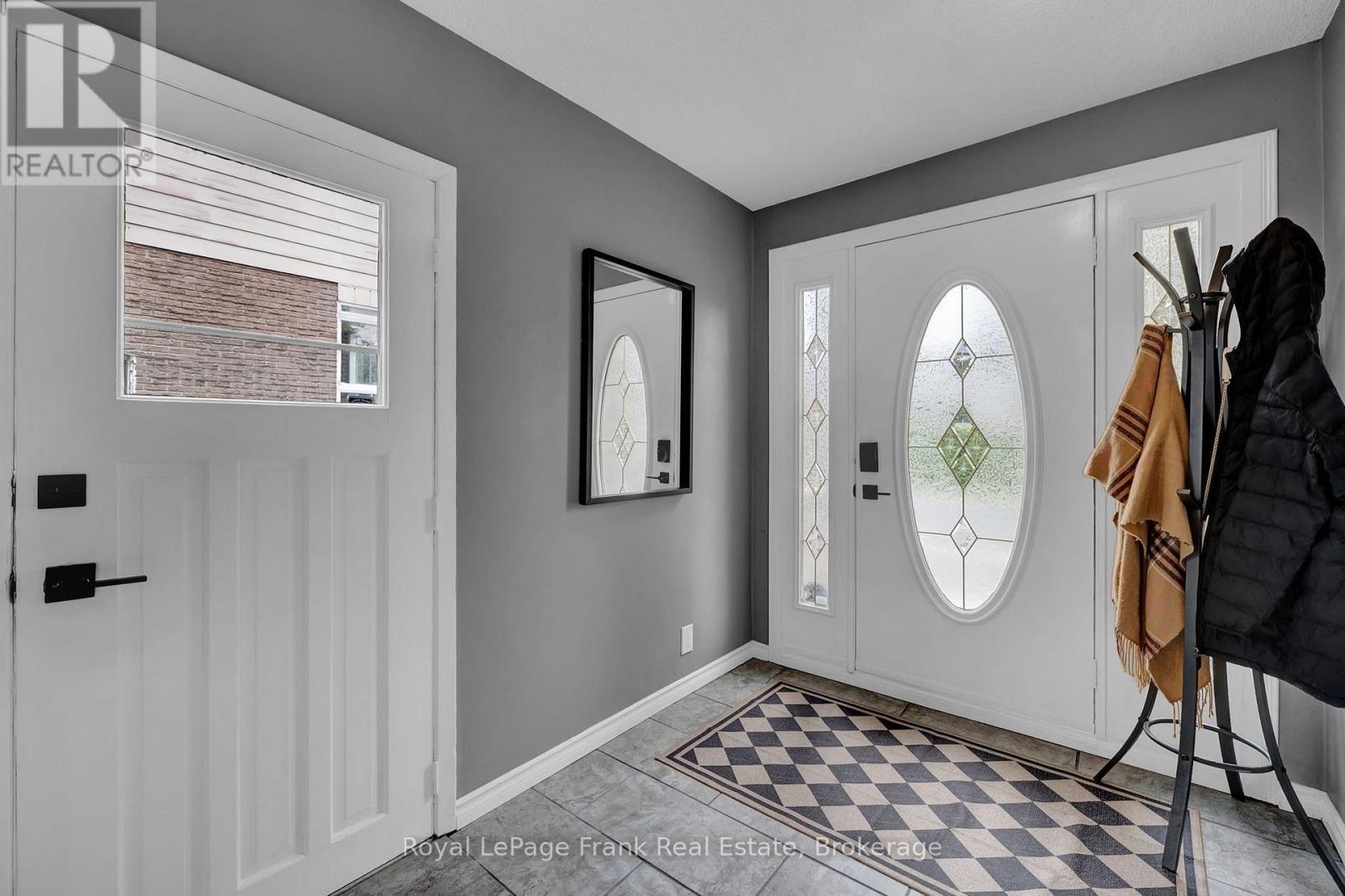 117 LAWRENCE CRESCENT - Image 3