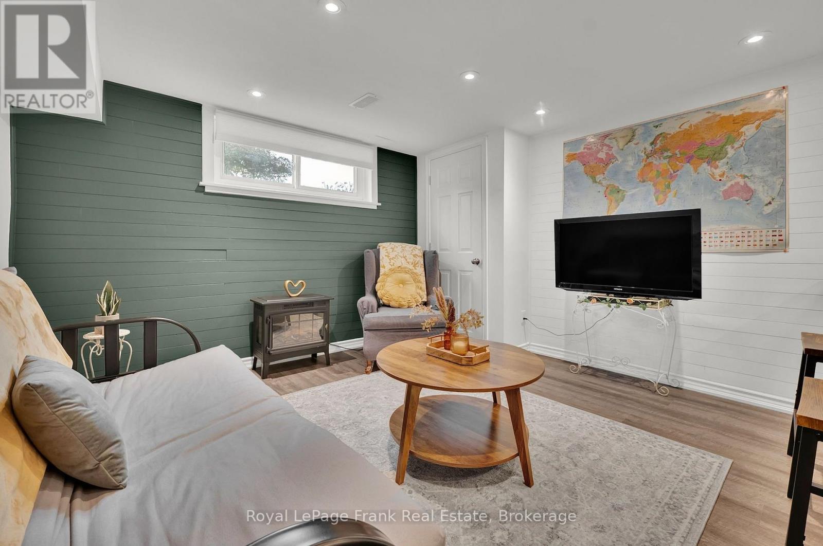 117 LAWRENCE CRESCENT - Image 33