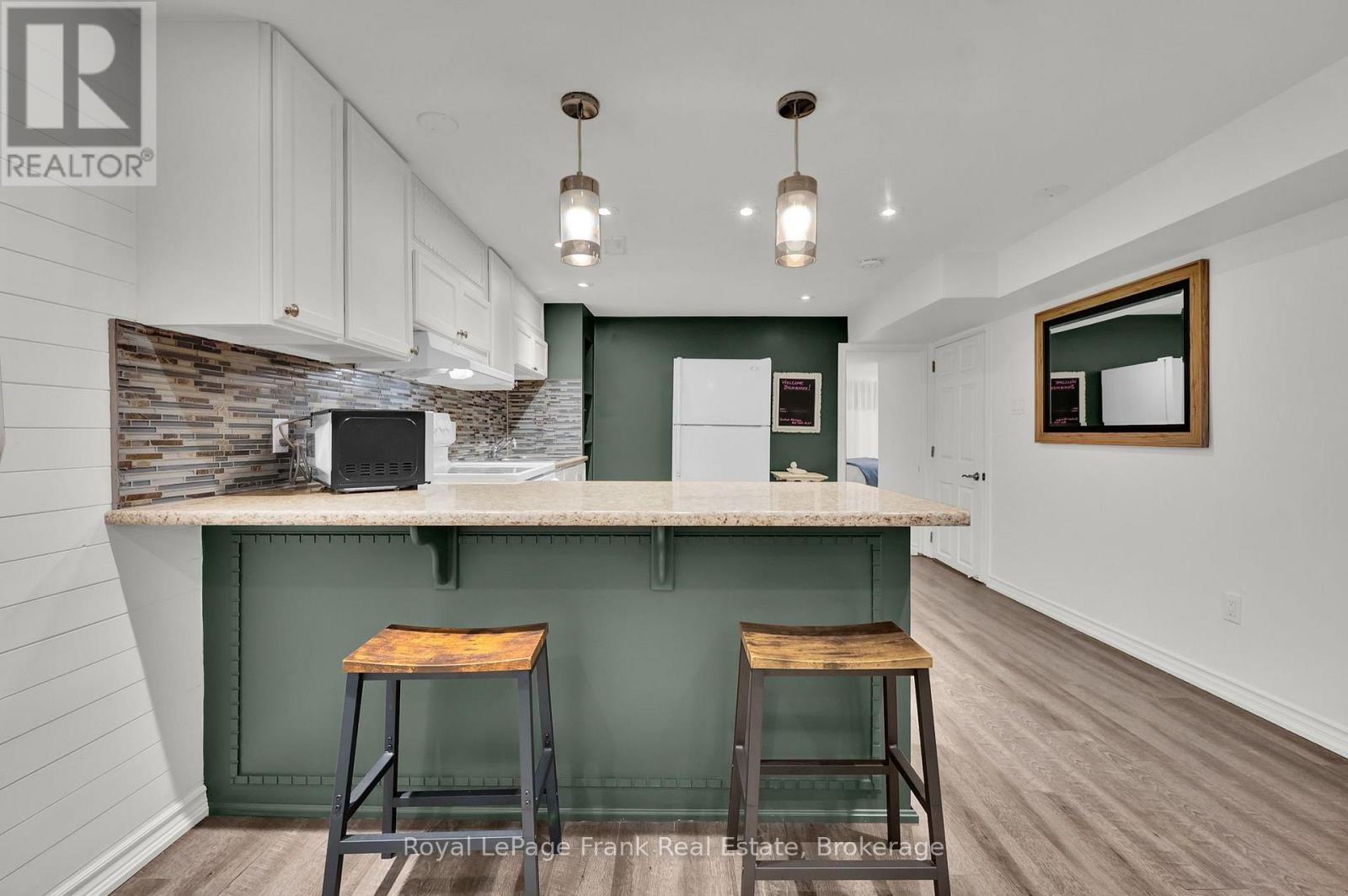 117 LAWRENCE CRESCENT - Image 34