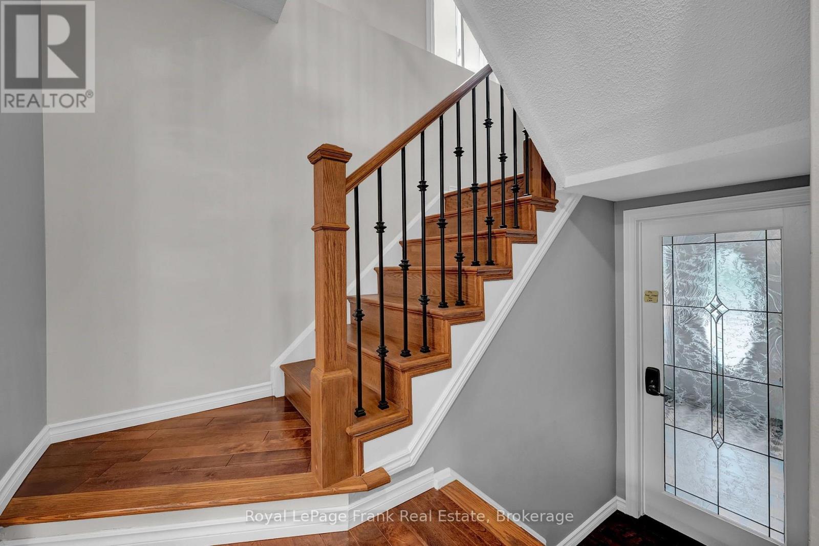 117 LAWRENCE CRESCENT - Image 4