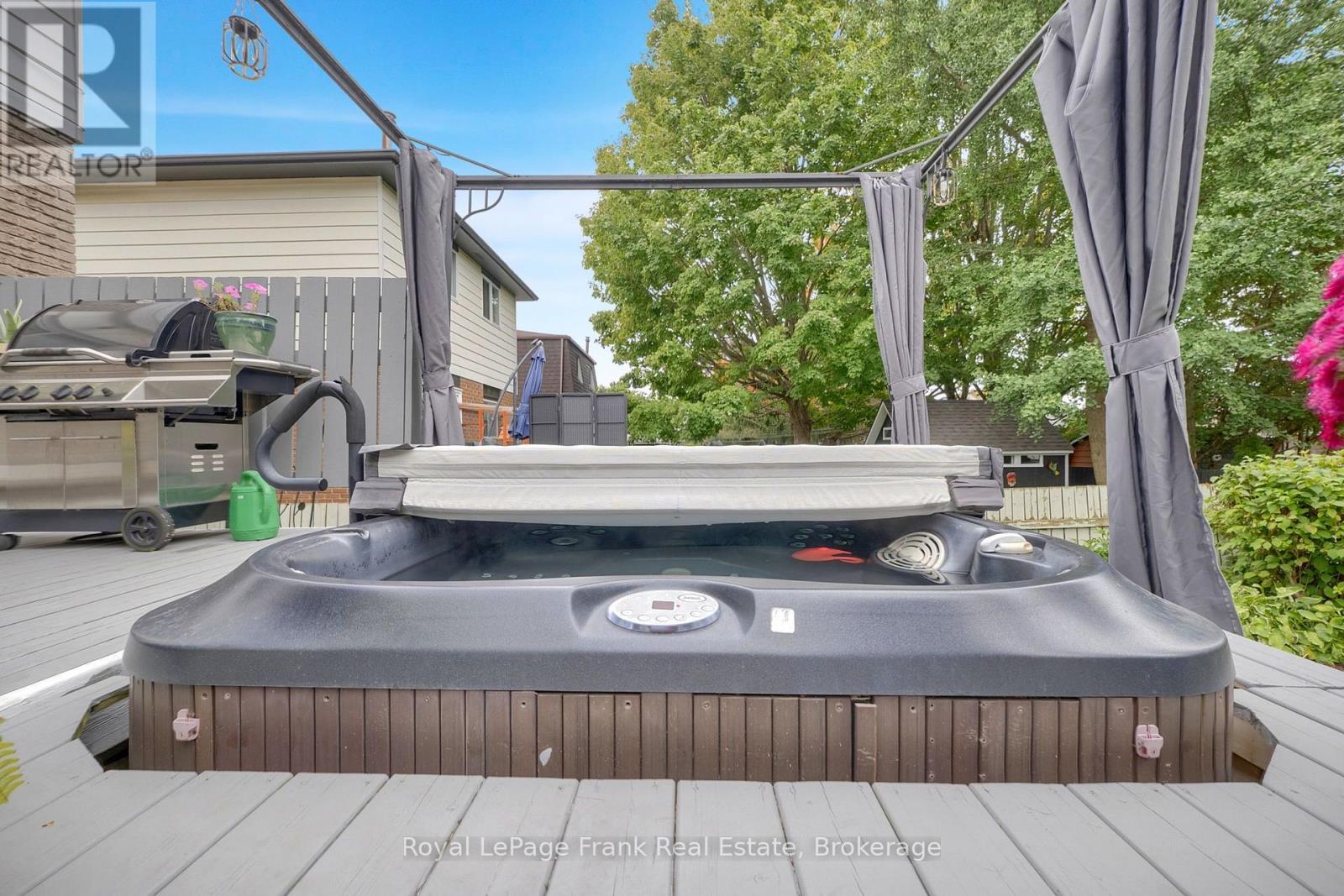 117 LAWRENCE CRESCENT - Image 49