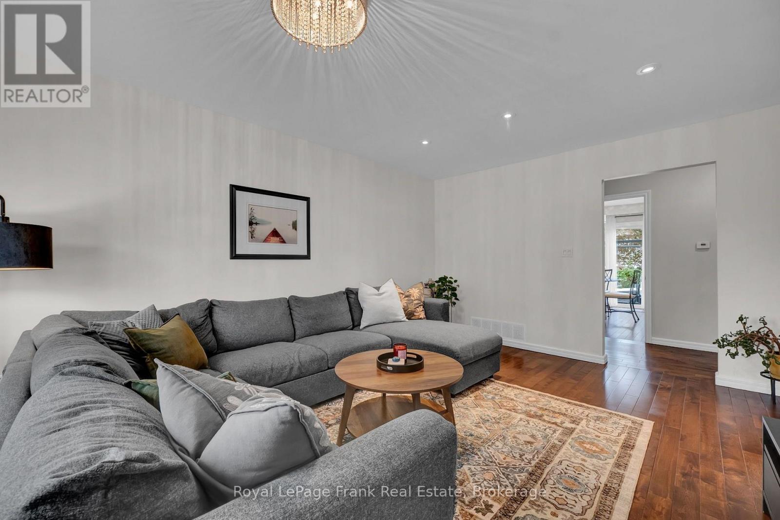117 LAWRENCE CRESCENT - Image 9