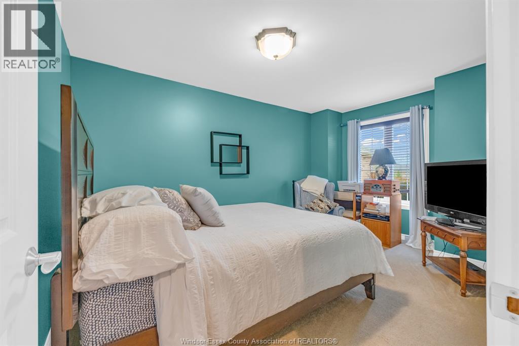 307 GOLFVIEW DRIVE - 19
