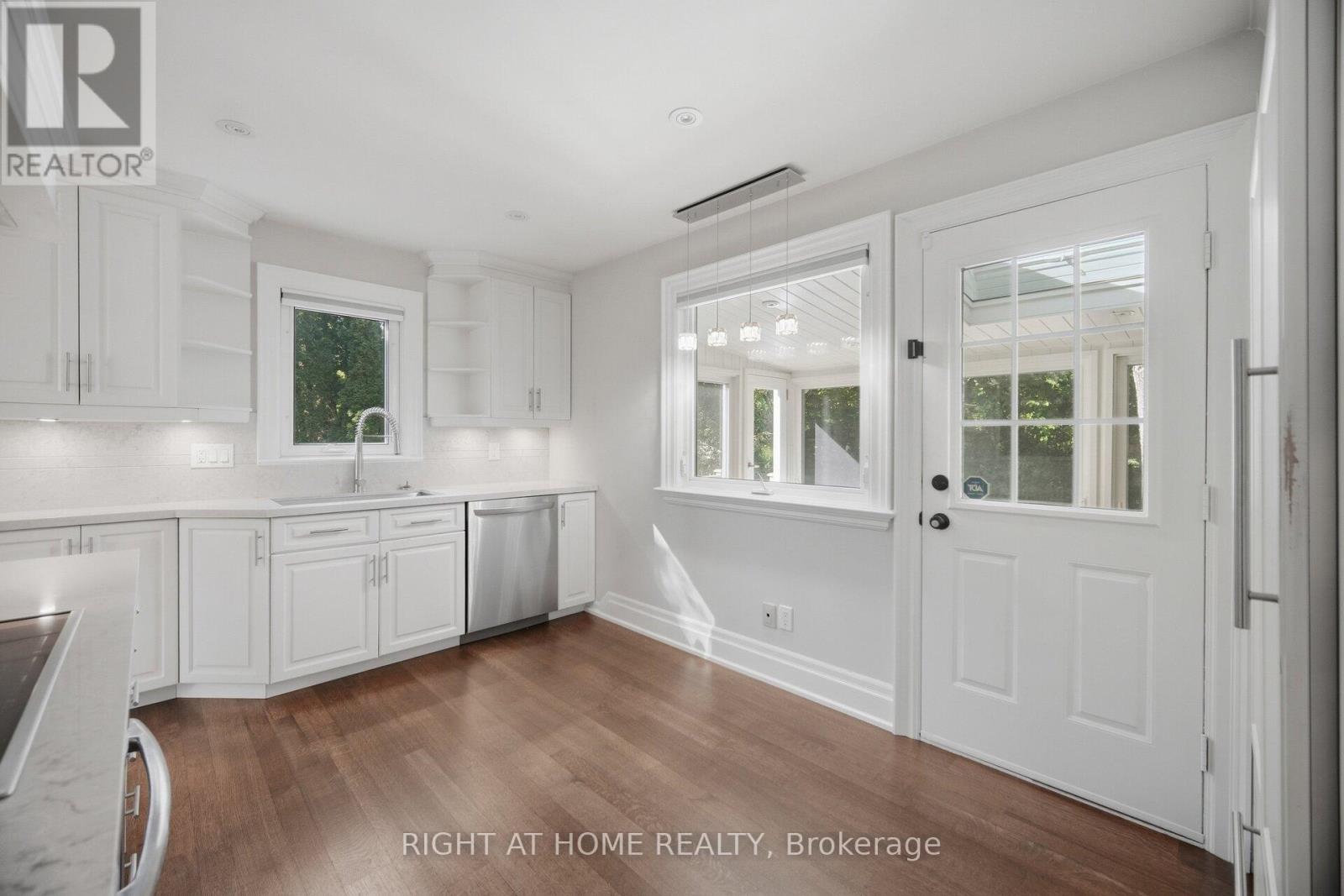1037 LAKESHORE ROAD W - Image 21