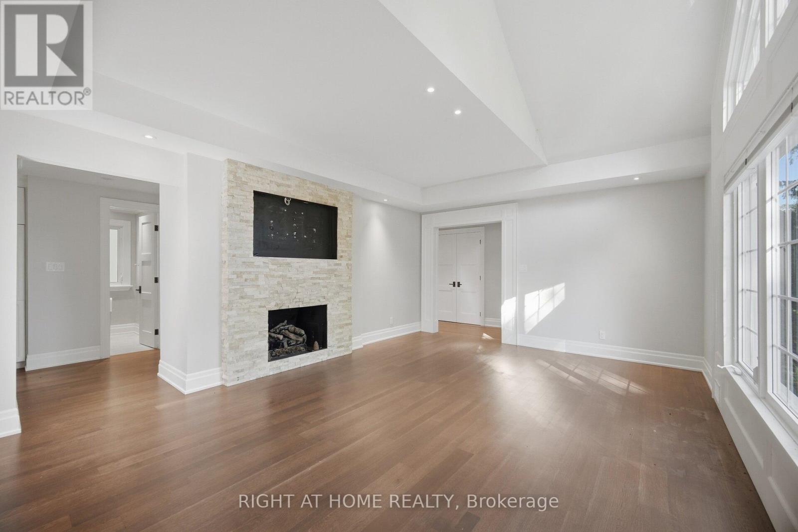 1037 LAKESHORE ROAD W - 15