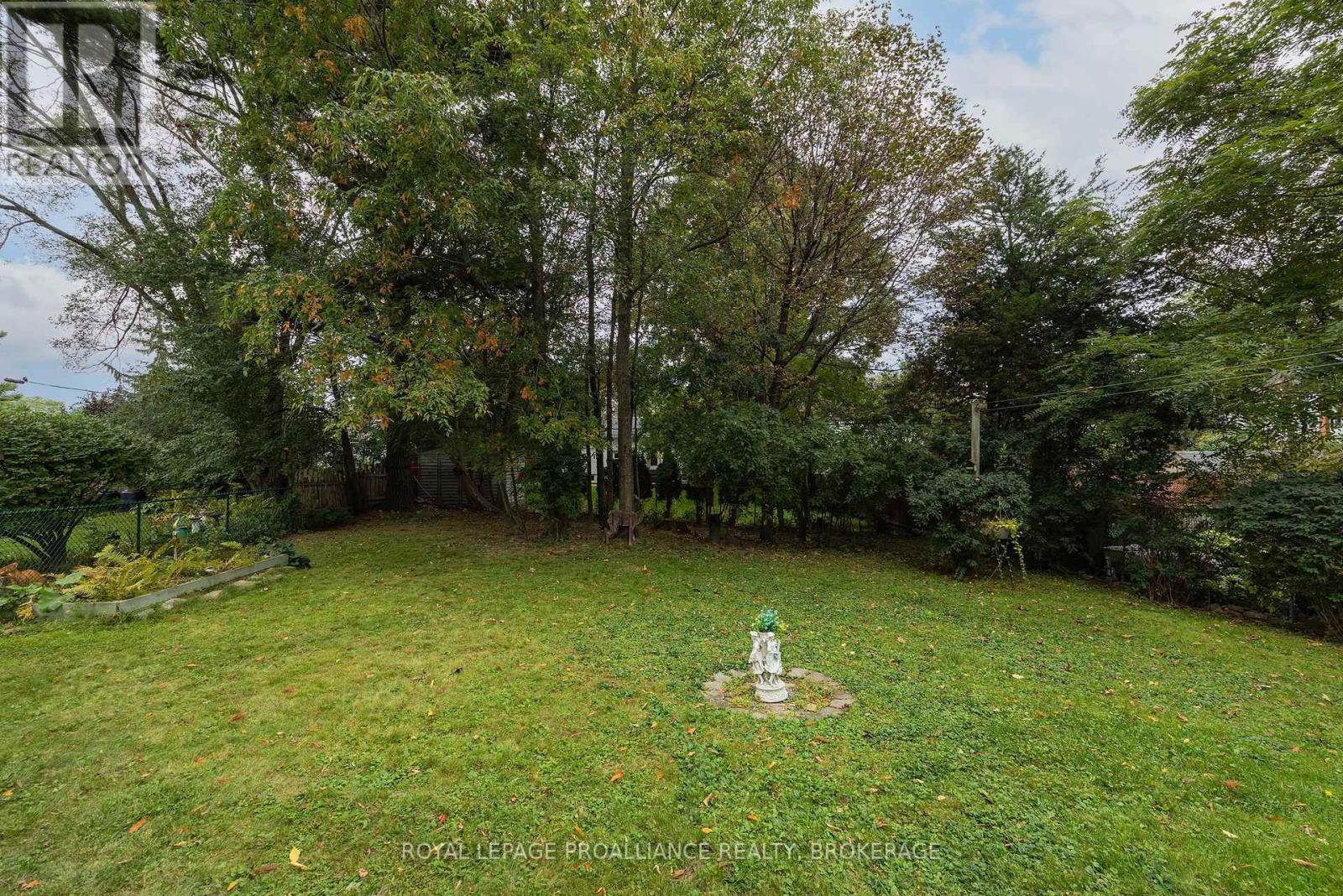 151 HAWTHORNE AVENUE - 12