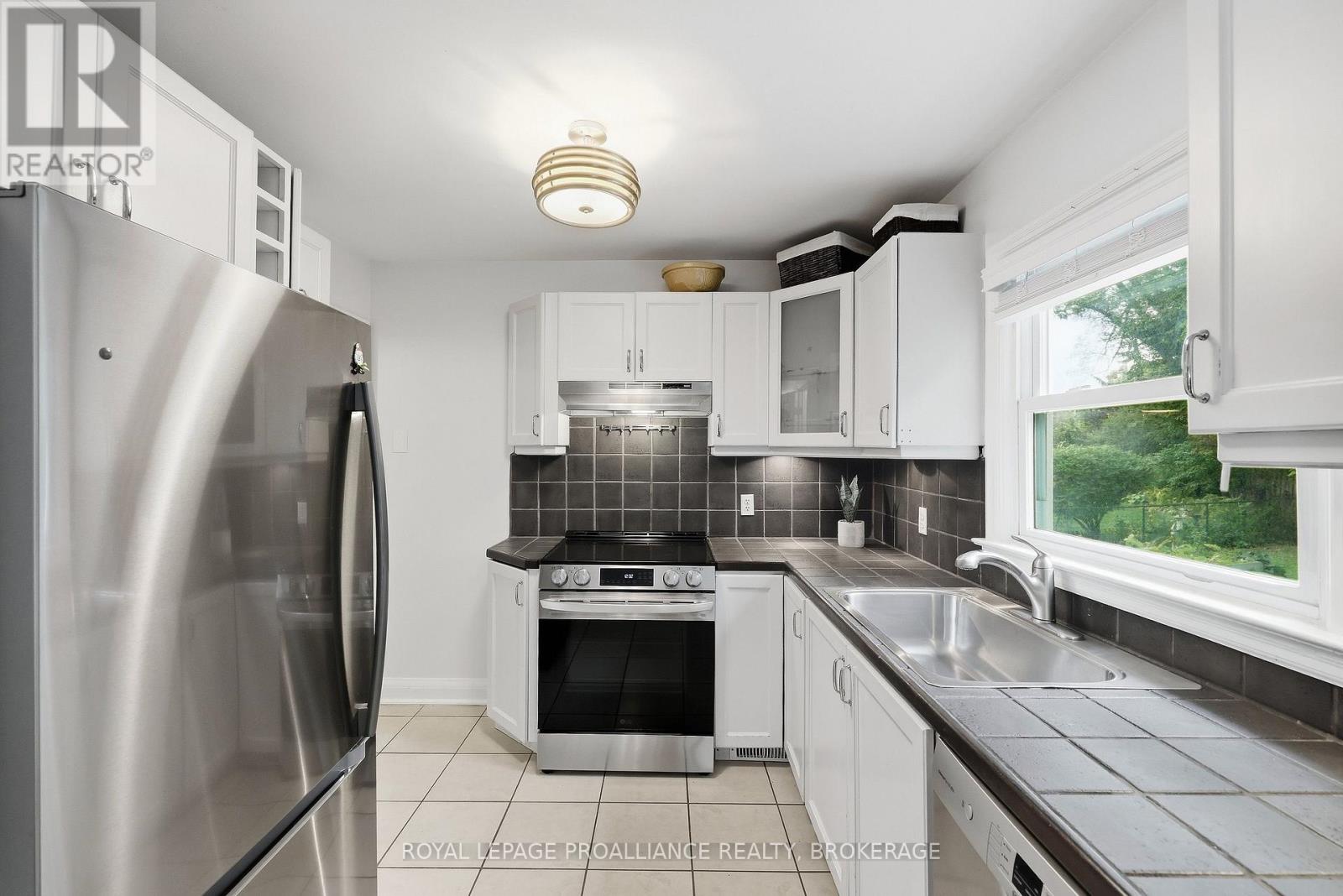 151 HAWTHORNE AVENUE - Image 17