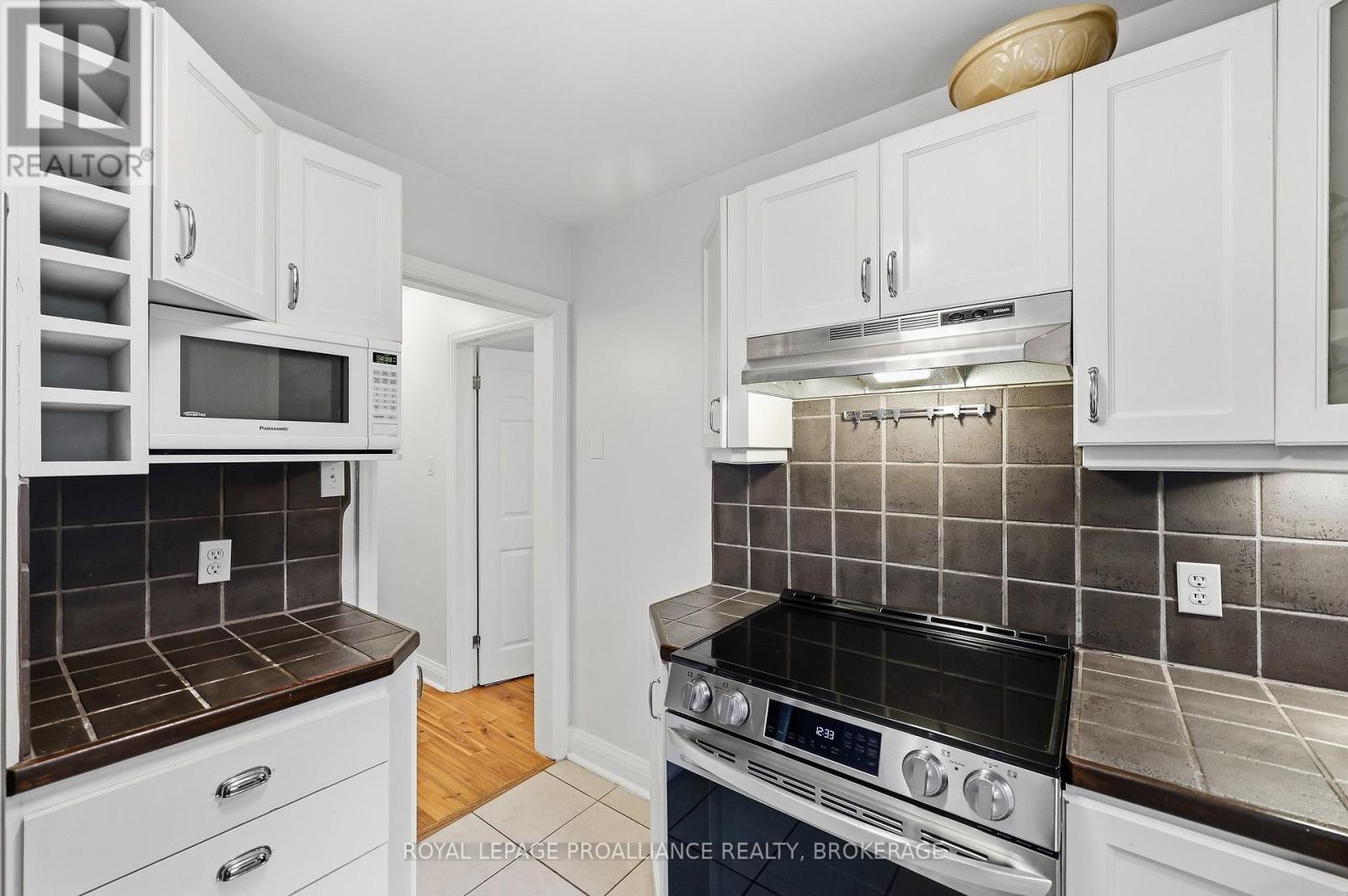 151 HAWTHORNE AVENUE - Image 18