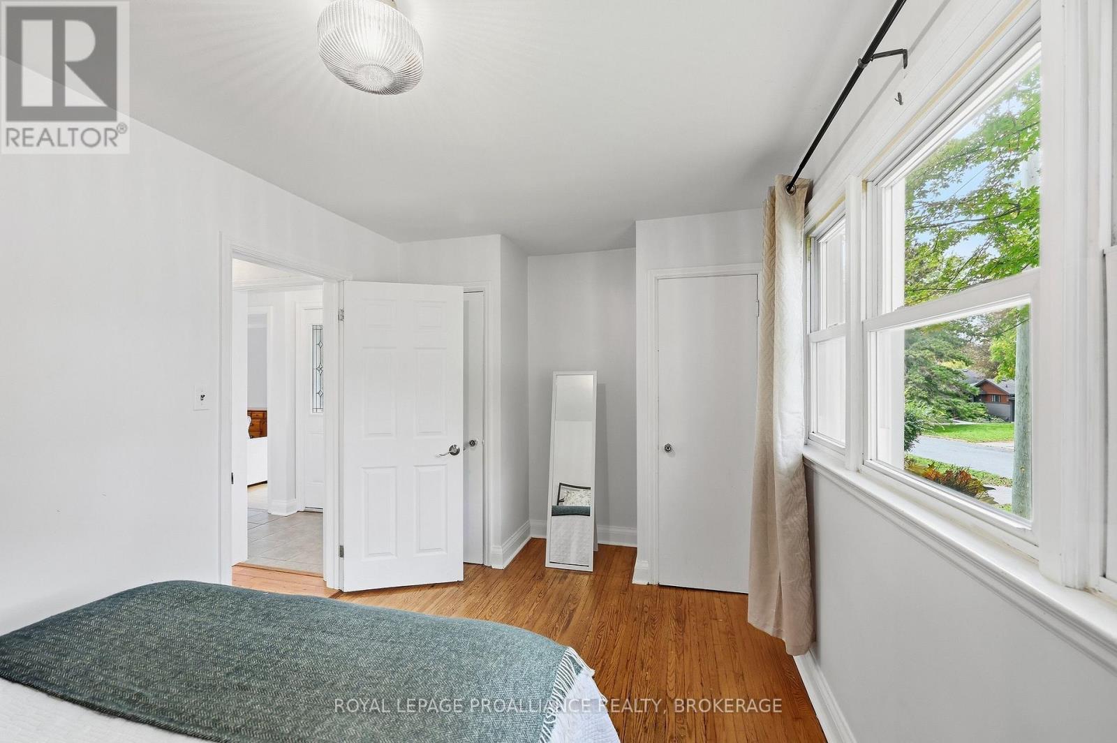 151 HAWTHORNE AVENUE - Image 21