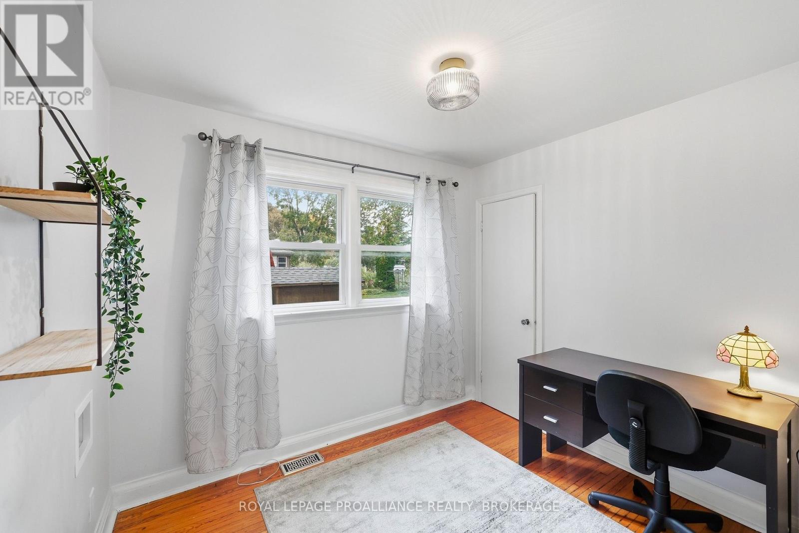 151 HAWTHORNE AVENUE - 24