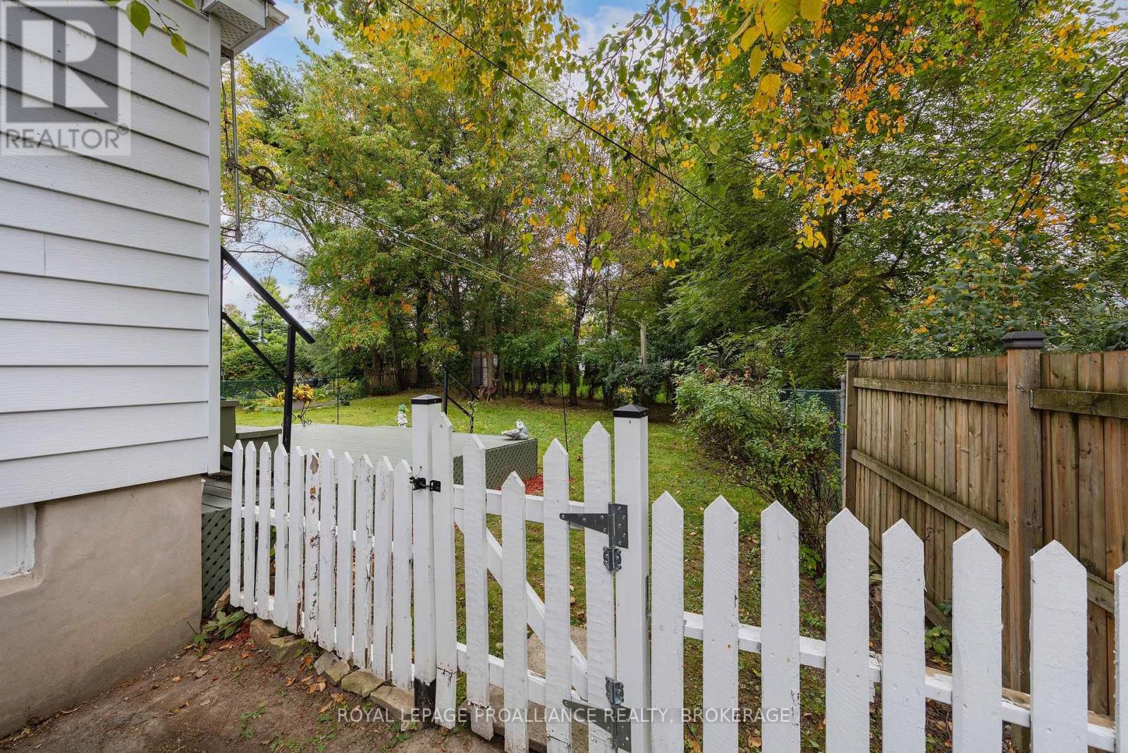 151 HAWTHORNE AVENUE - 29