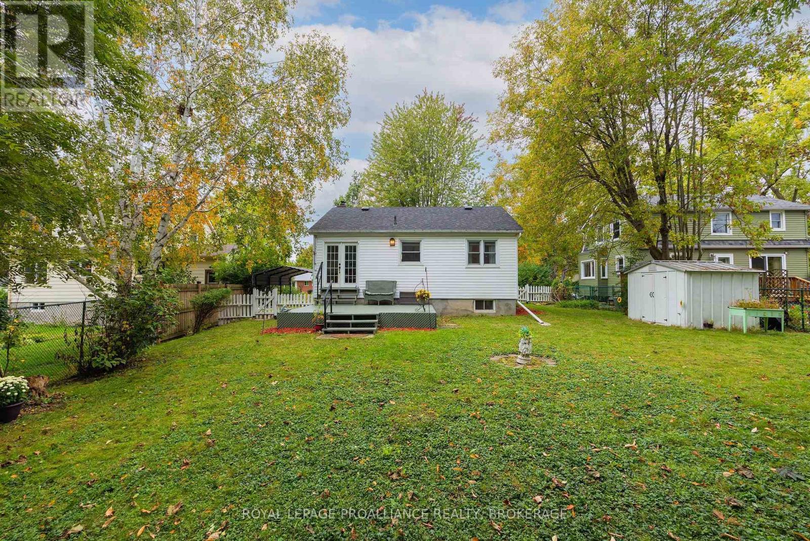 151 HAWTHORNE AVENUE - 32