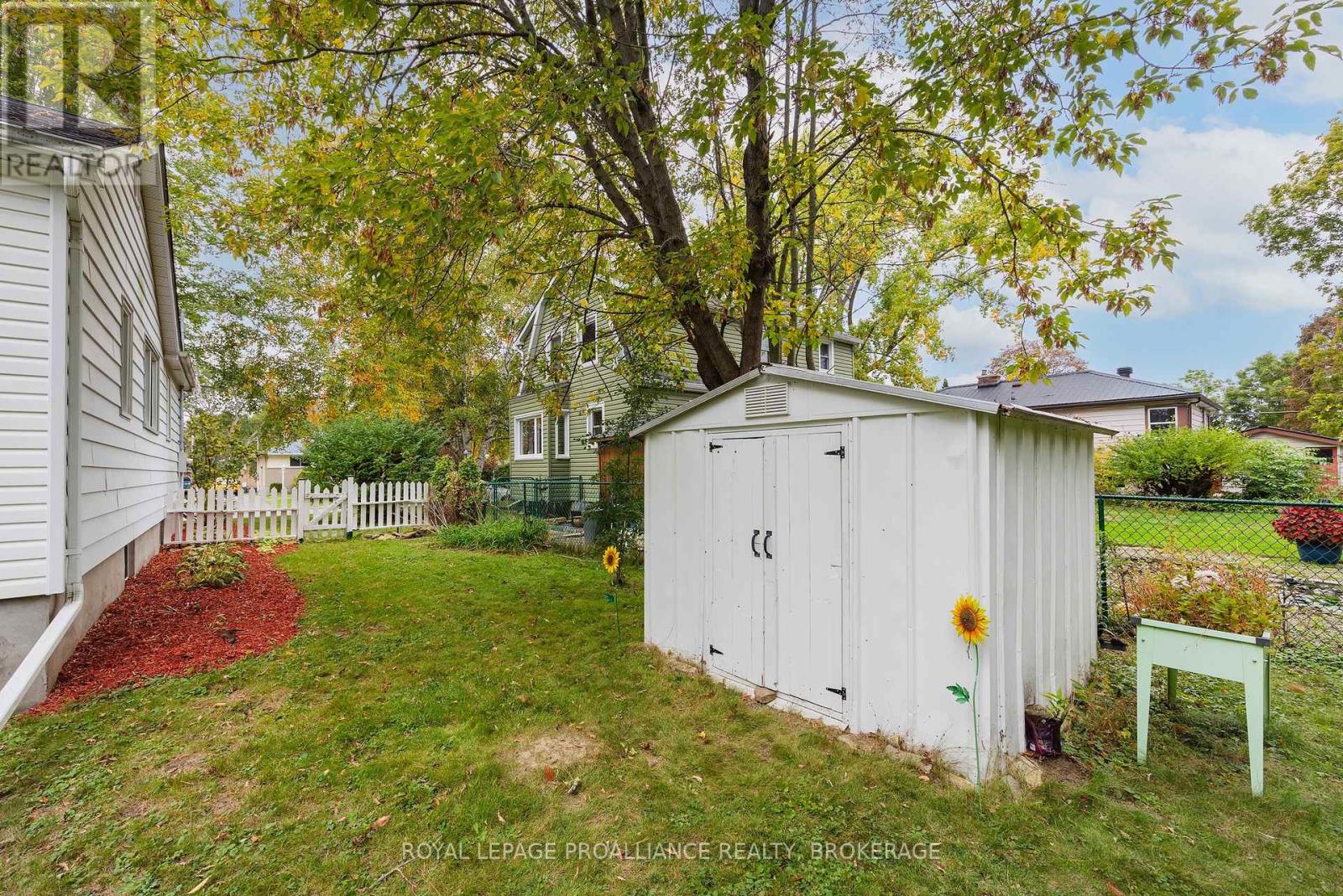 151 HAWTHORNE AVENUE - 33