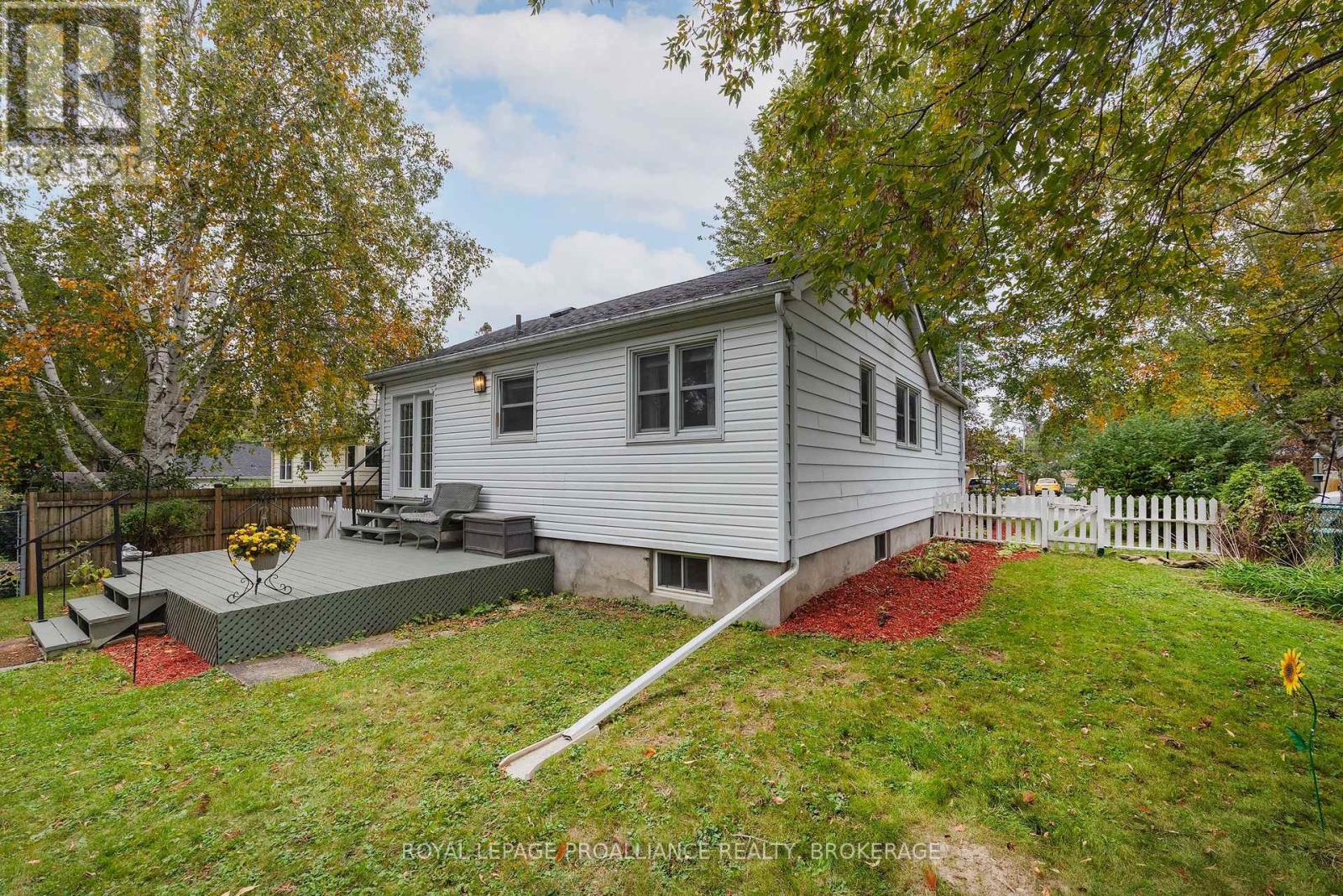 151 HAWTHORNE AVENUE - 34