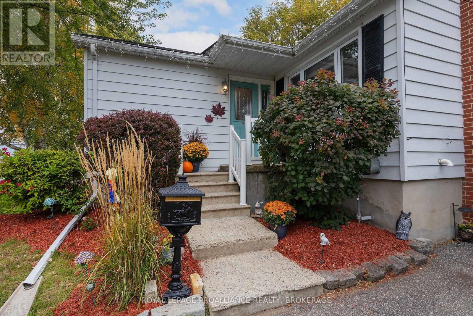 151 HAWTHORNE AVENUE - 4