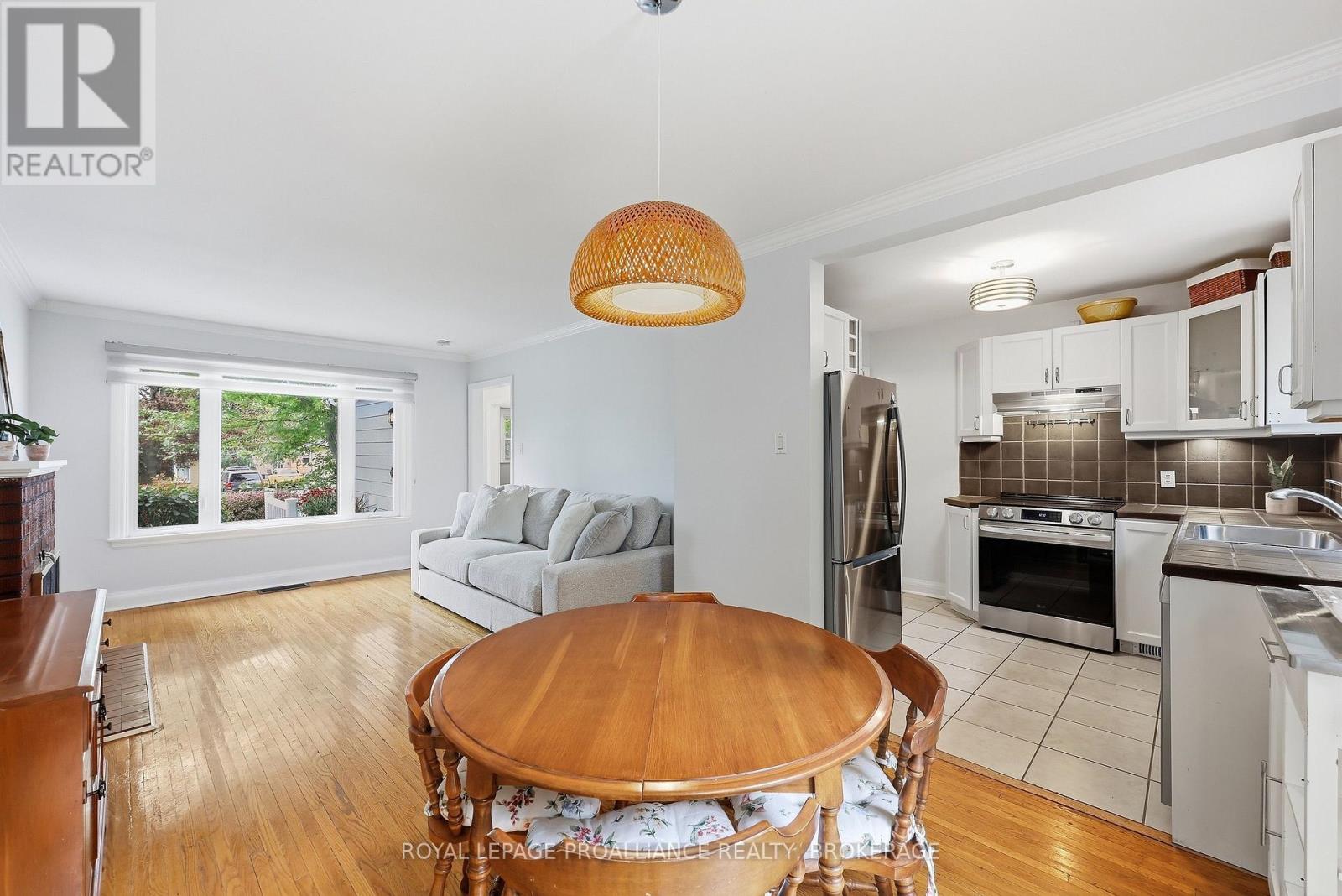 151 HAWTHORNE AVENUE - 9