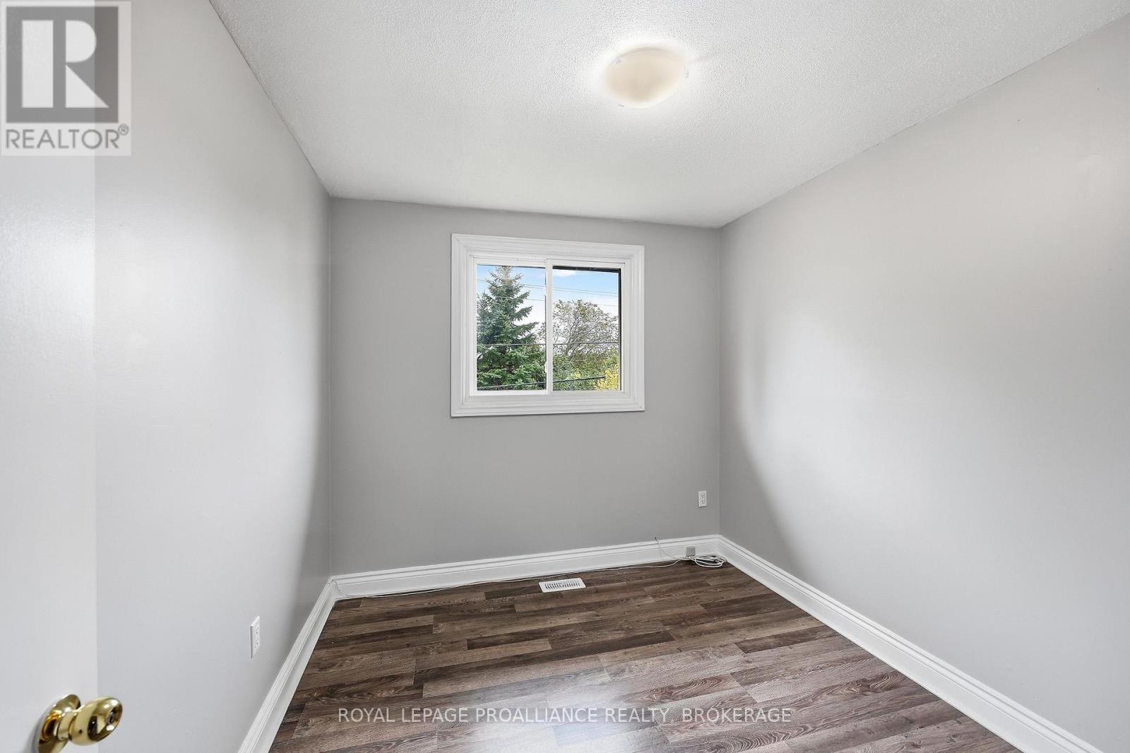 #61 973 OAKVIEW AVENUE - 20