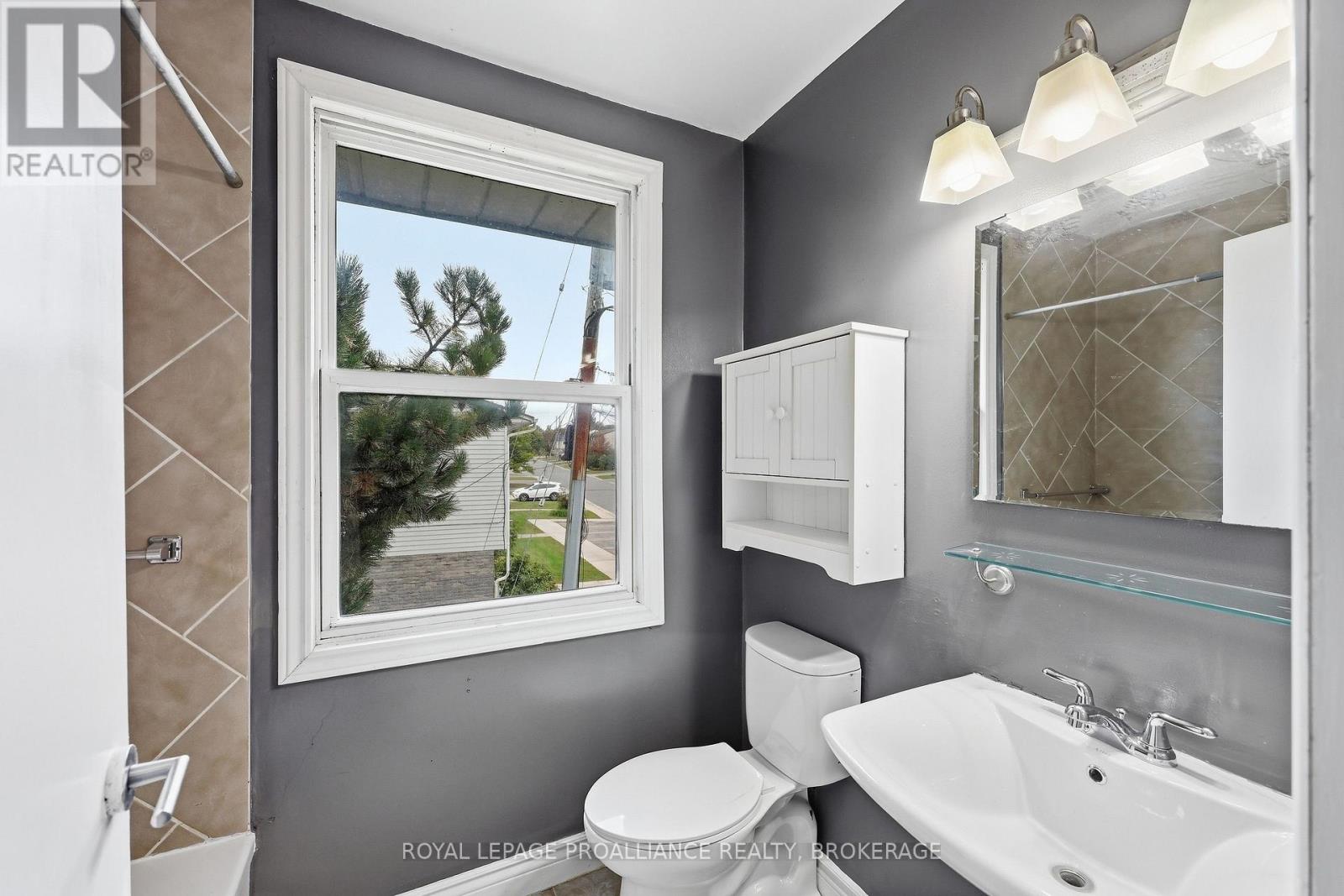 #61 973 OAKVIEW AVENUE - 21