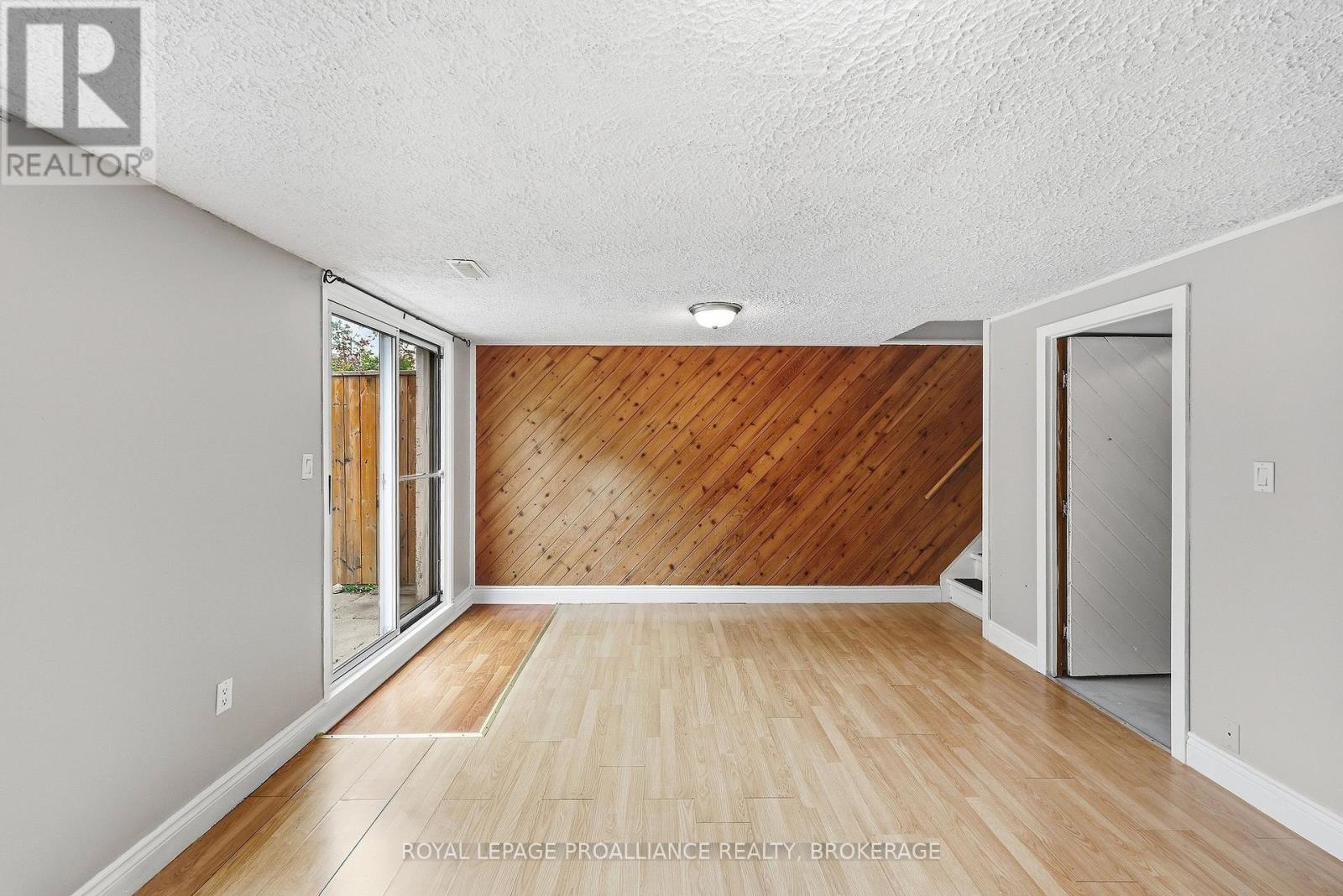 #61 973 OAKVIEW AVENUE - Image 22