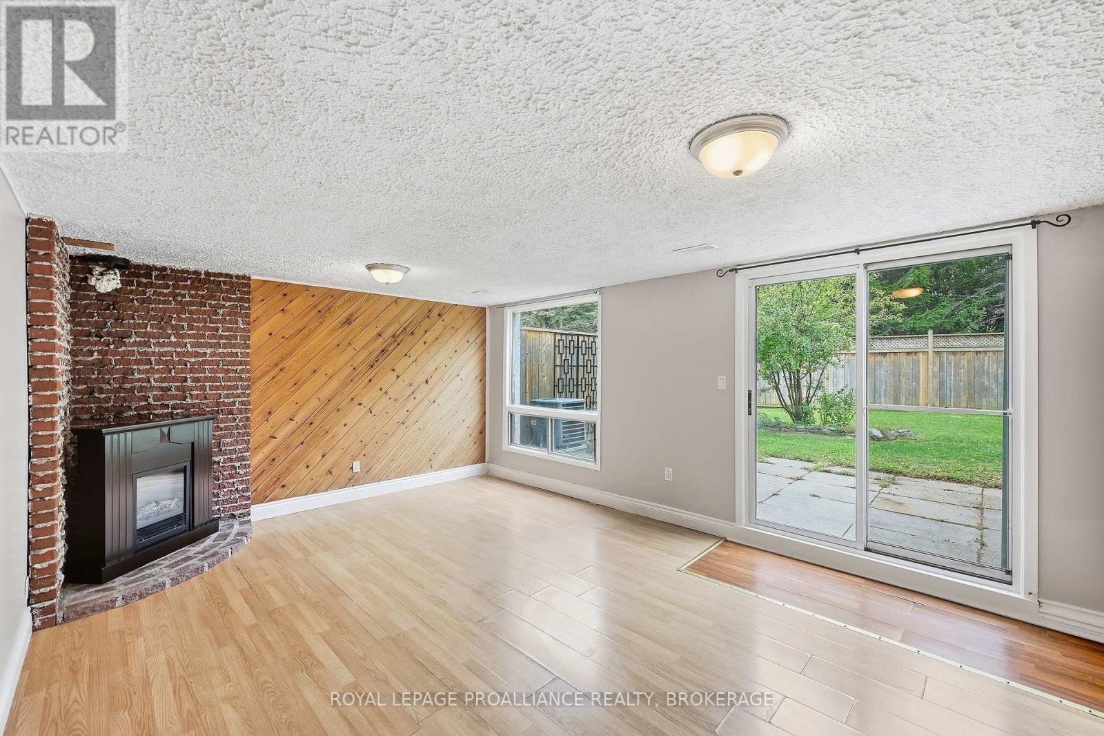 #61 973 OAKVIEW AVENUE - Image 23