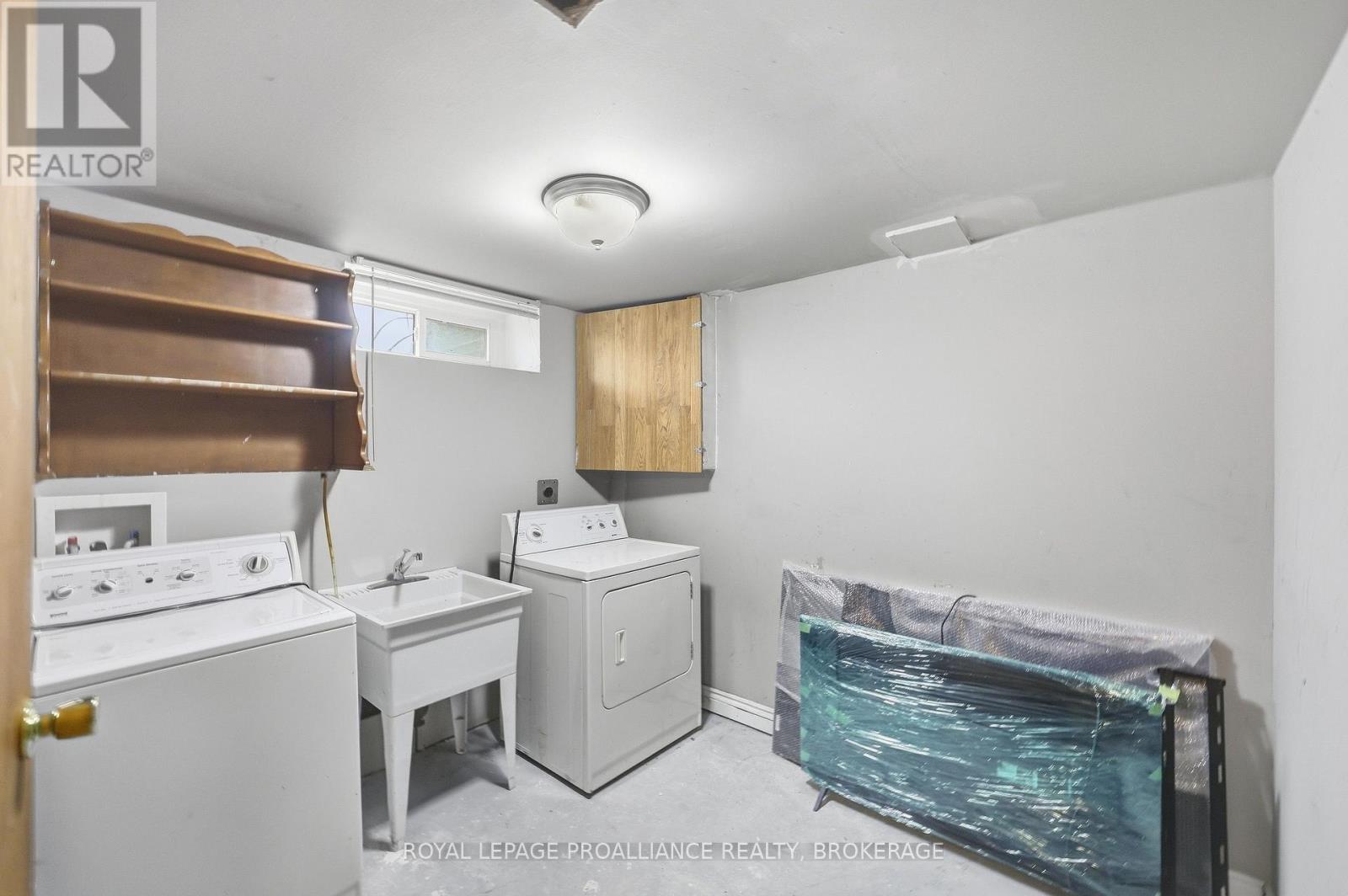 #61 973 OAKVIEW AVENUE - 25
