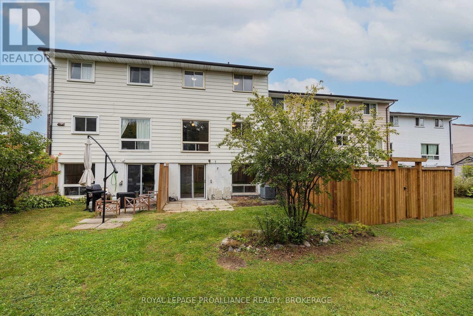 #61 973 OAKVIEW AVENUE - 27