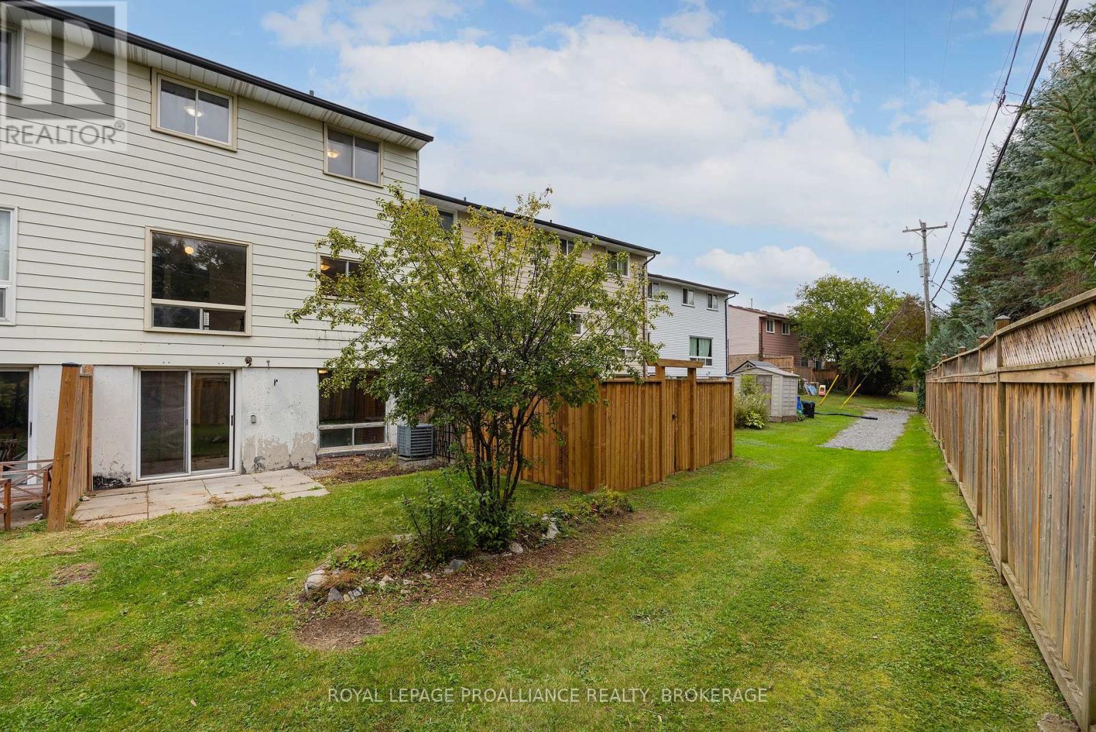 #61 973 OAKVIEW AVENUE - 28