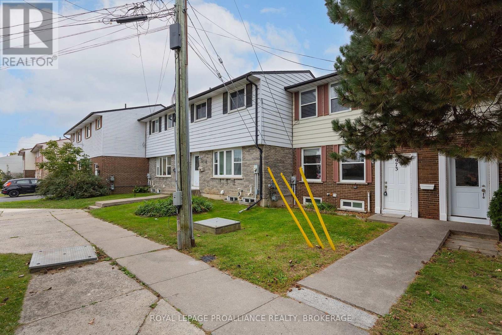 #61 973 OAKVIEW AVENUE - 3
