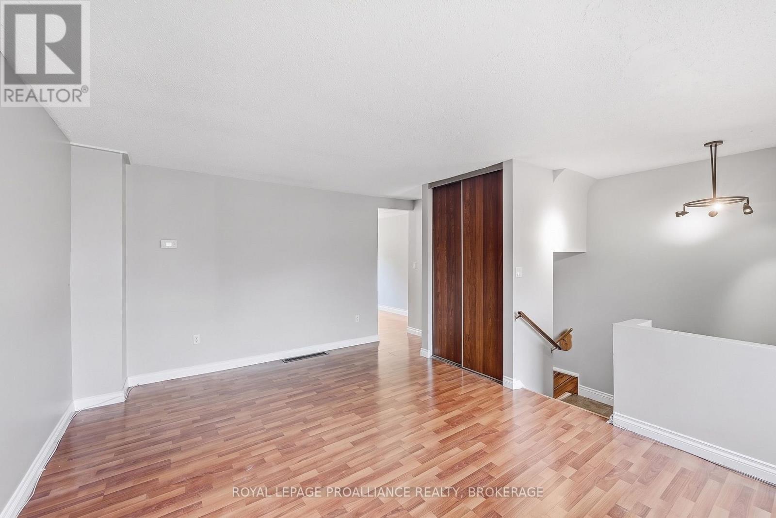 #61 973 OAKVIEW AVENUE - 8