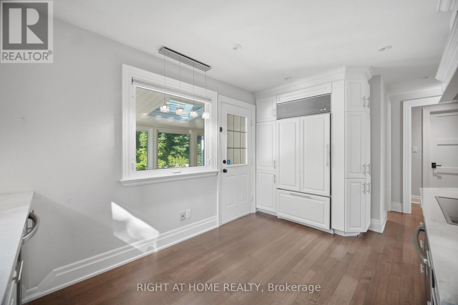 1037 LAKESHORE ROAD W - 23
