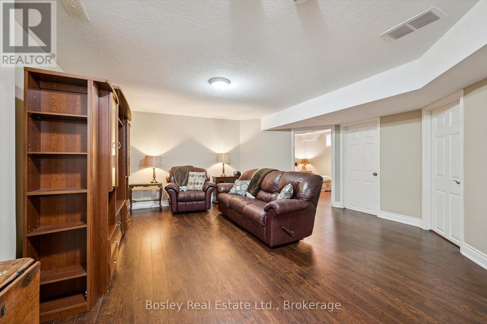 26 GLENGARRY ROAD - 25
