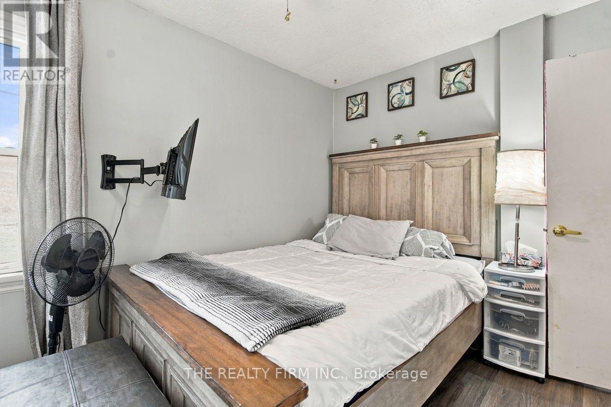 211 HIGHBURY AVENUE N - Image 24