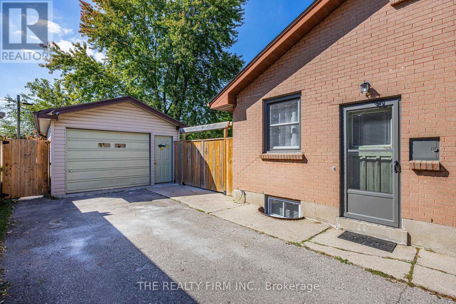 223 MICHAELMAS STREET - 32