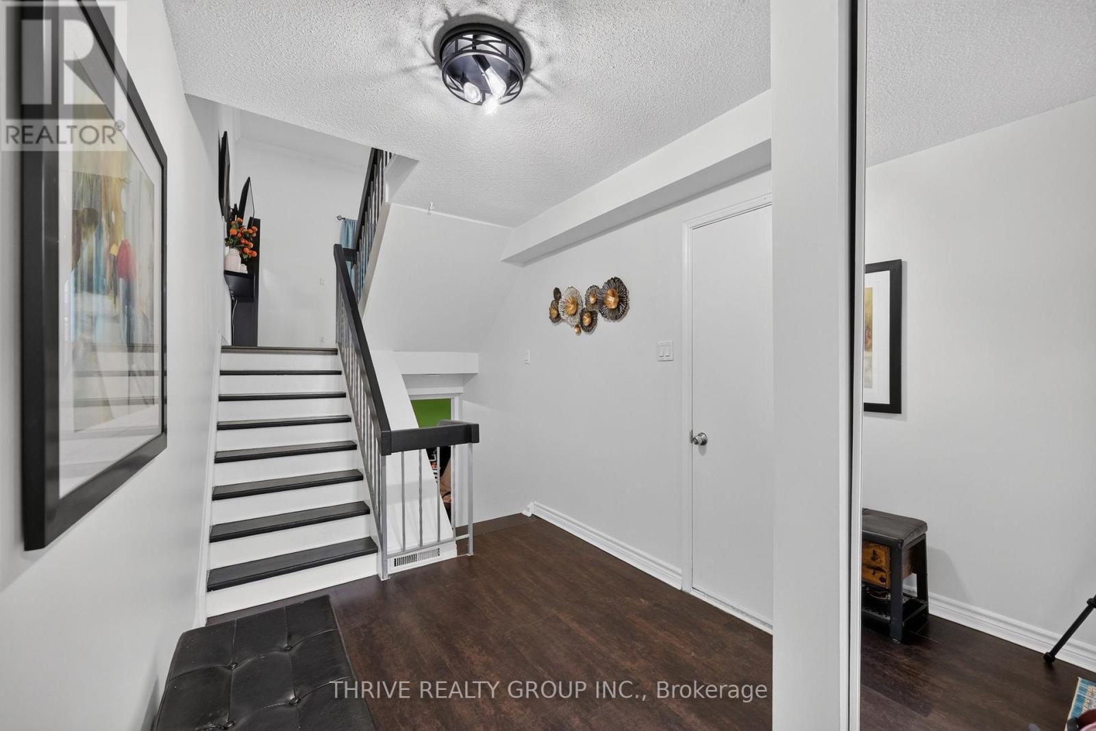 #34 300 SANDRINGHAM CRESCENT - 3