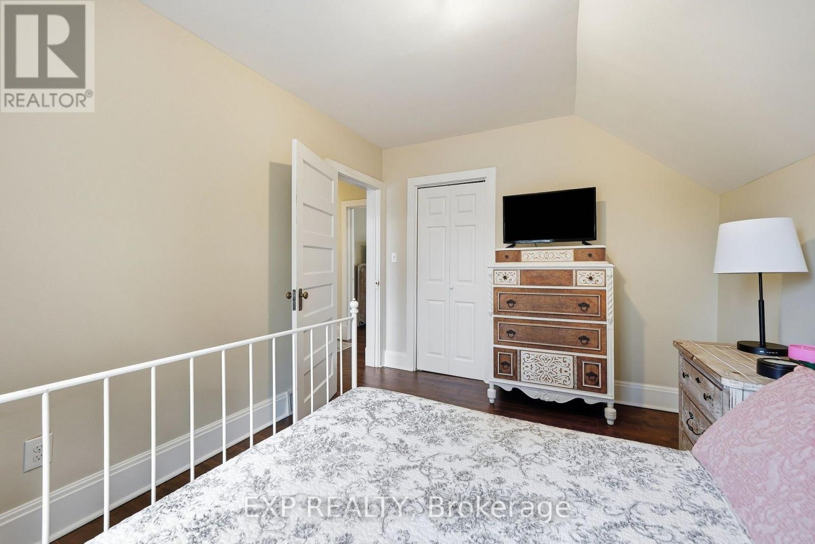 312 WALNUT STREET W - Image 24