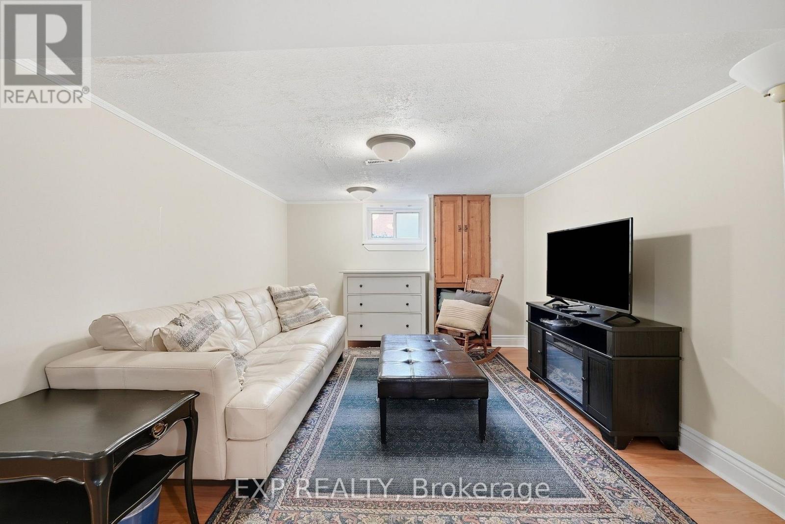 312 WALNUT STREET W - Image 30