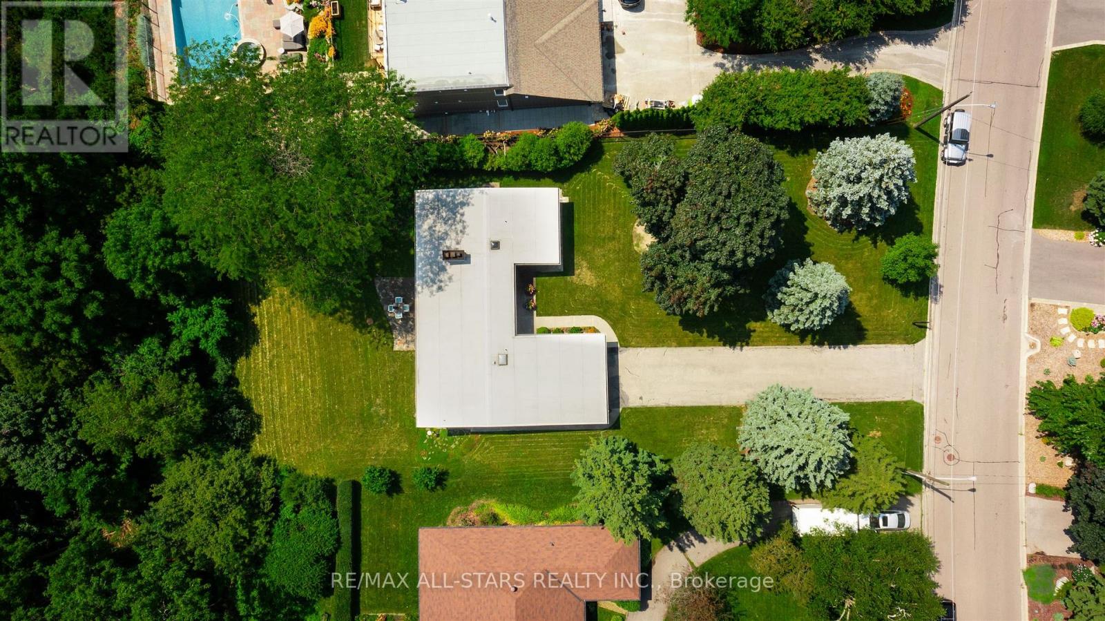 59 HILL CRESCENT - 4