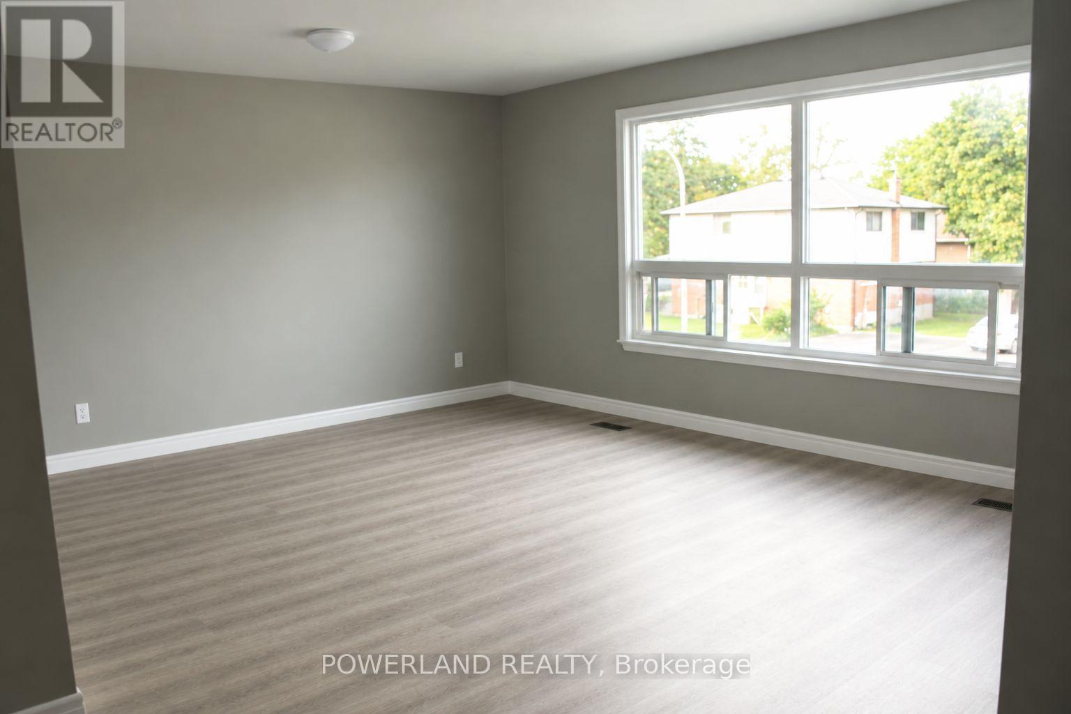 505 Harris Court, Whitby, ON photo 9
