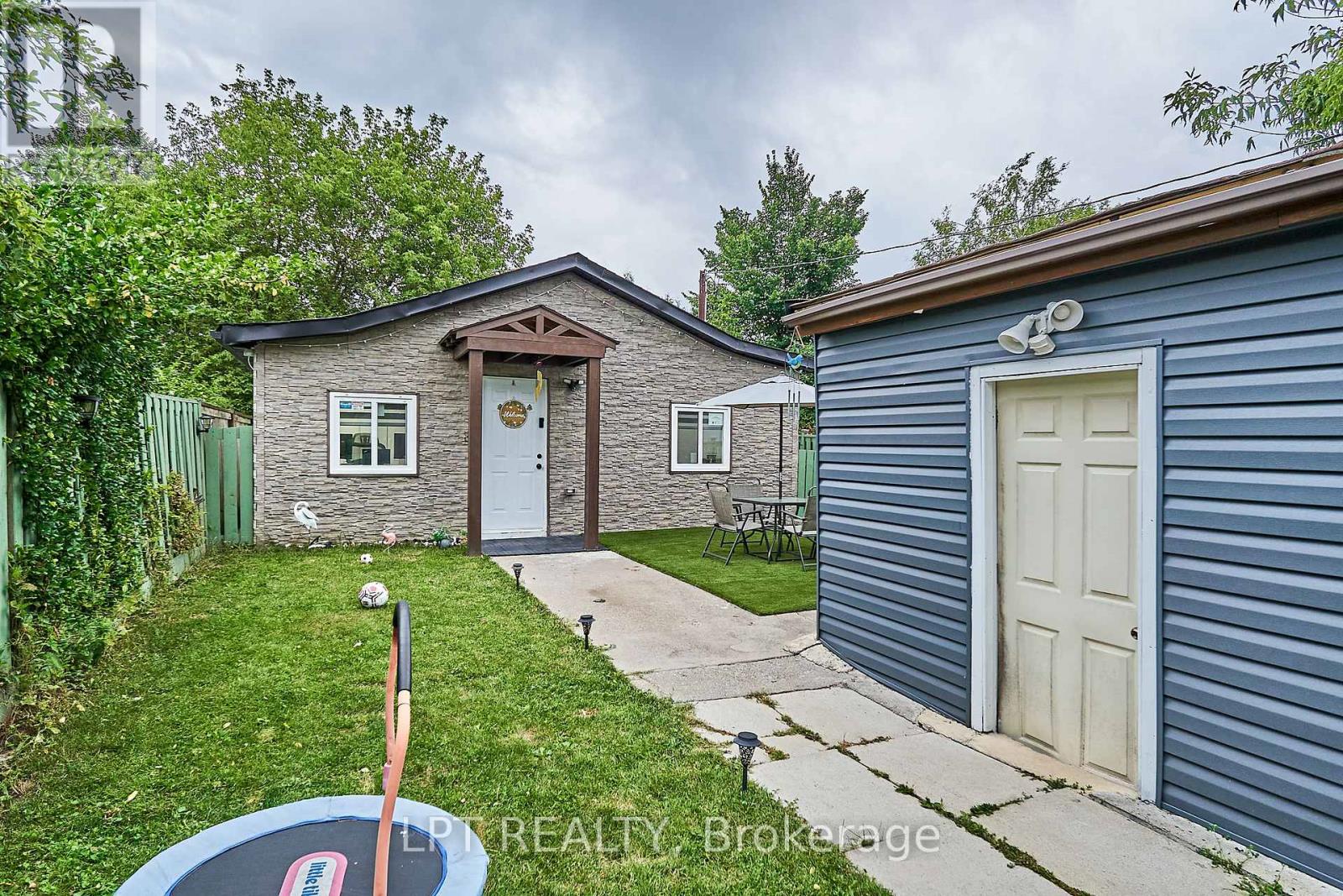 15 Knights Road, Oshawa, ON photo 2